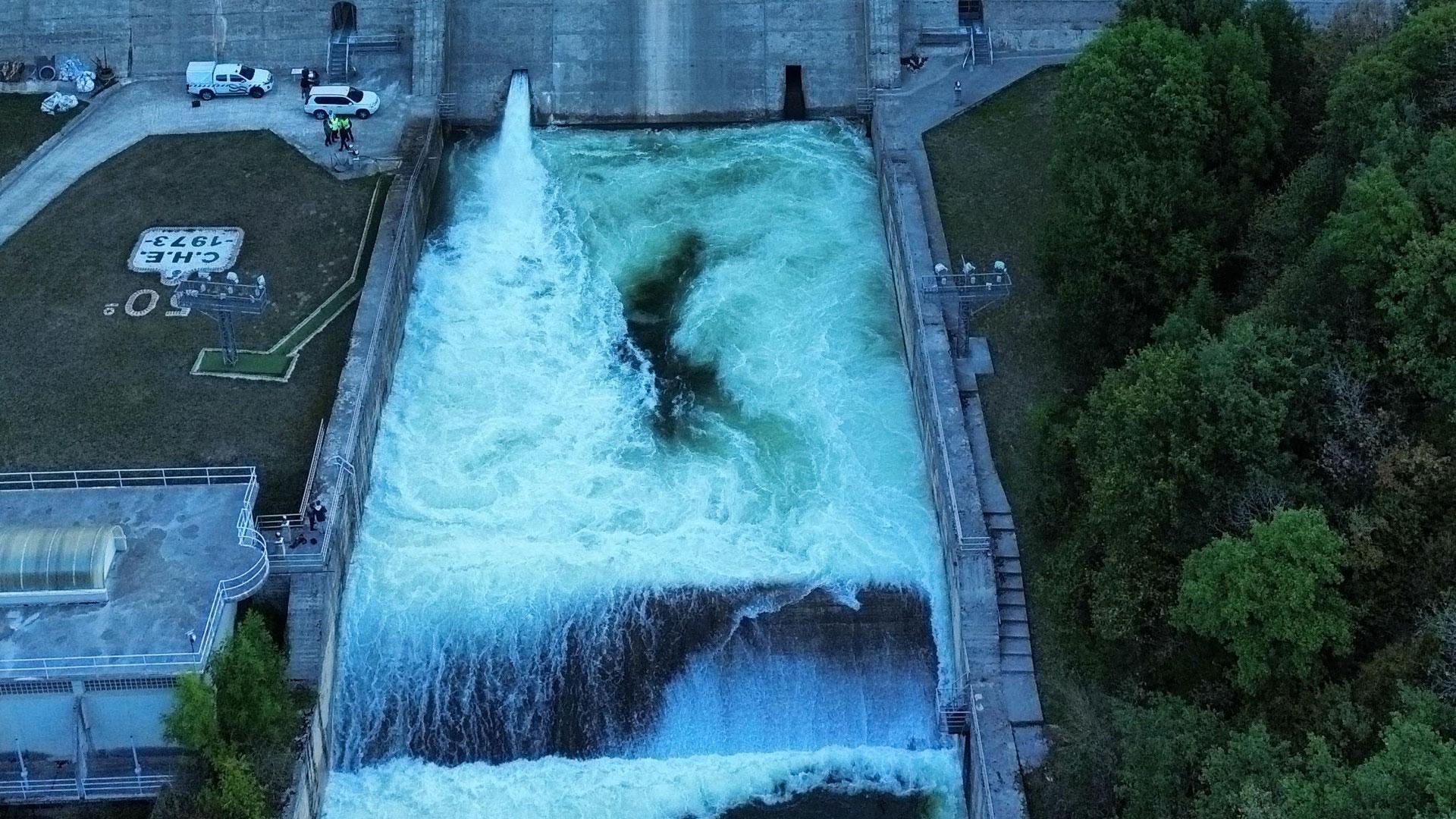 Este martes la Mancomunidad de la Comarca de Pamplona (MCP) ha iniciado el desembalse de las aguas de fondo del Embalse de Eugi