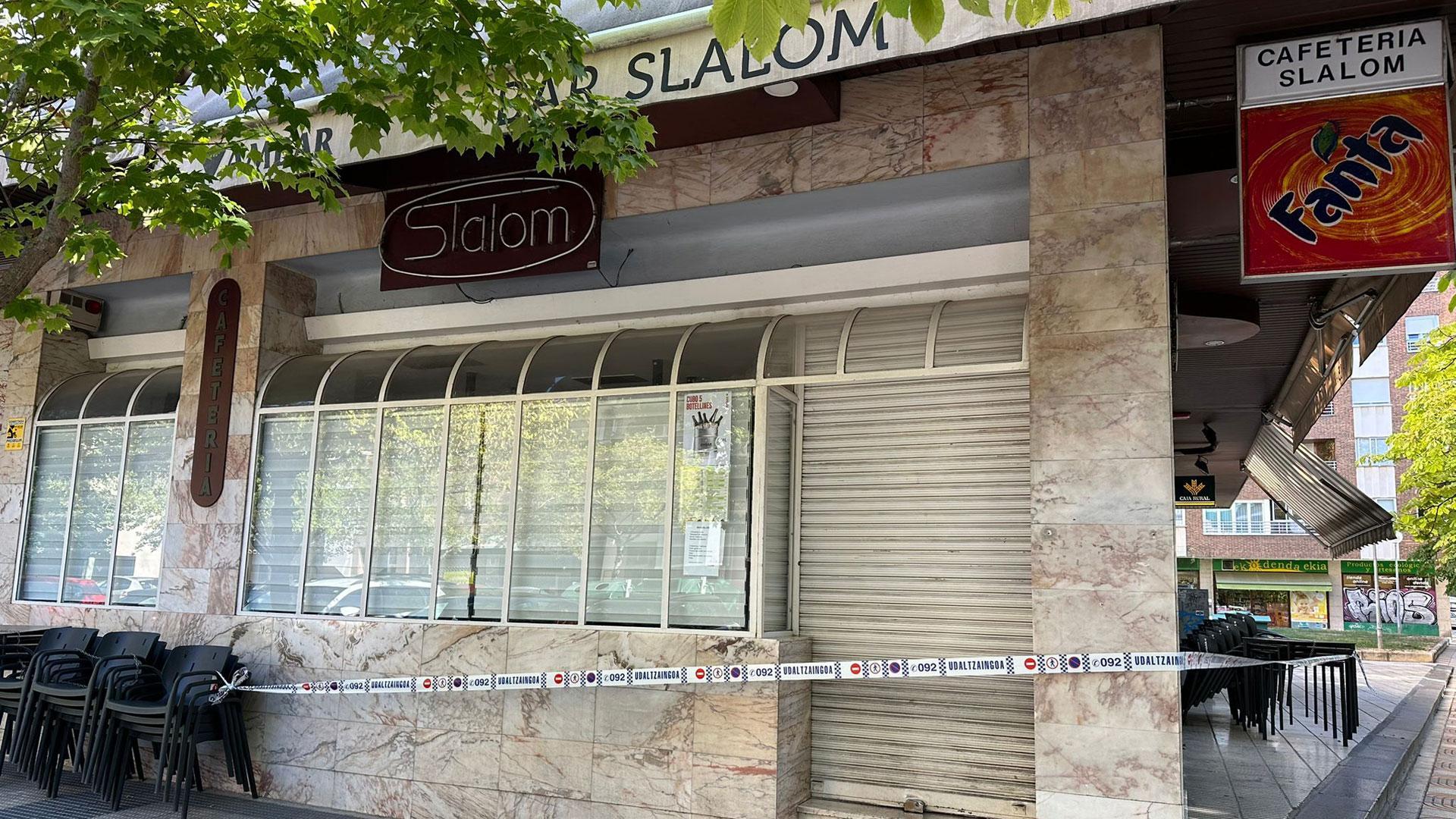 Bar Slalon de Pamplona, precintado por la Policía Municipal