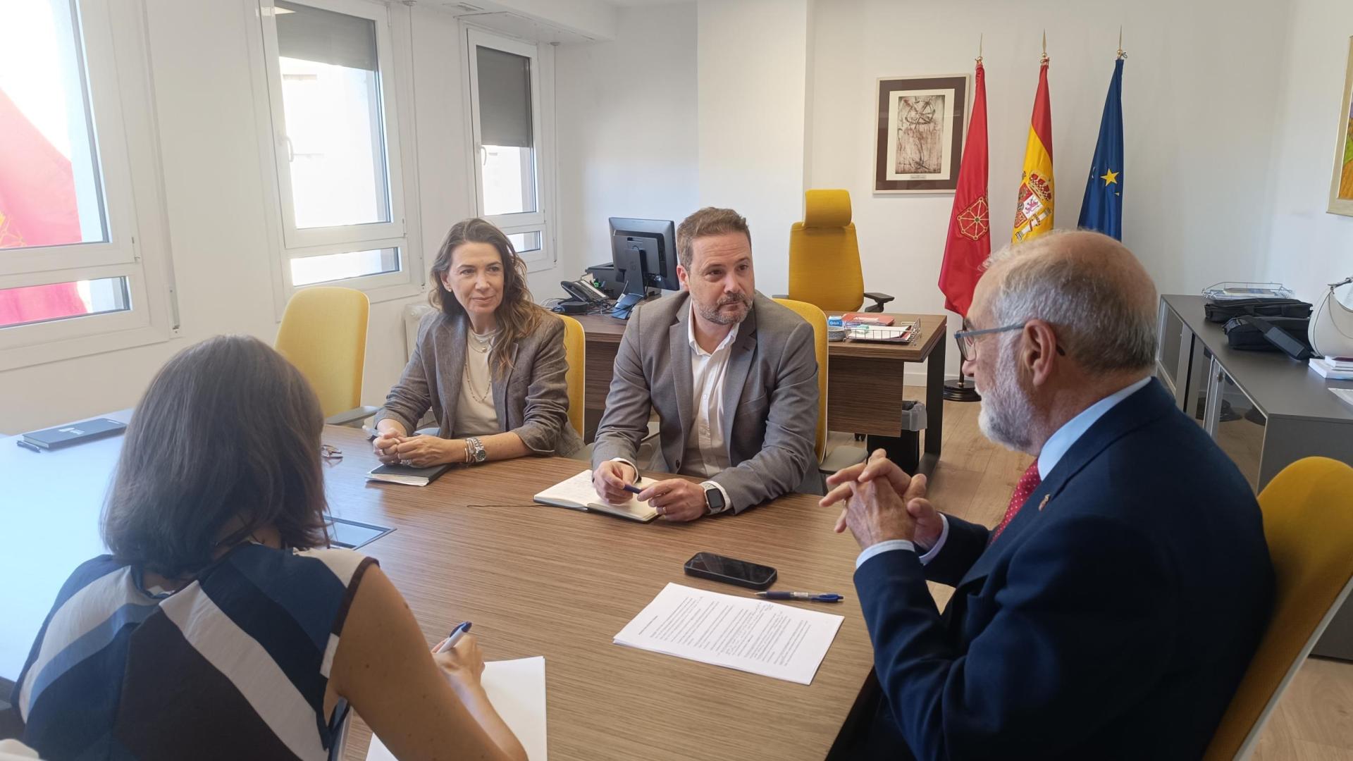 Instante de la reunión celebrada este martes en Pamplona entre Gobierno de Navarra y Ayuntamiento de Tudela
