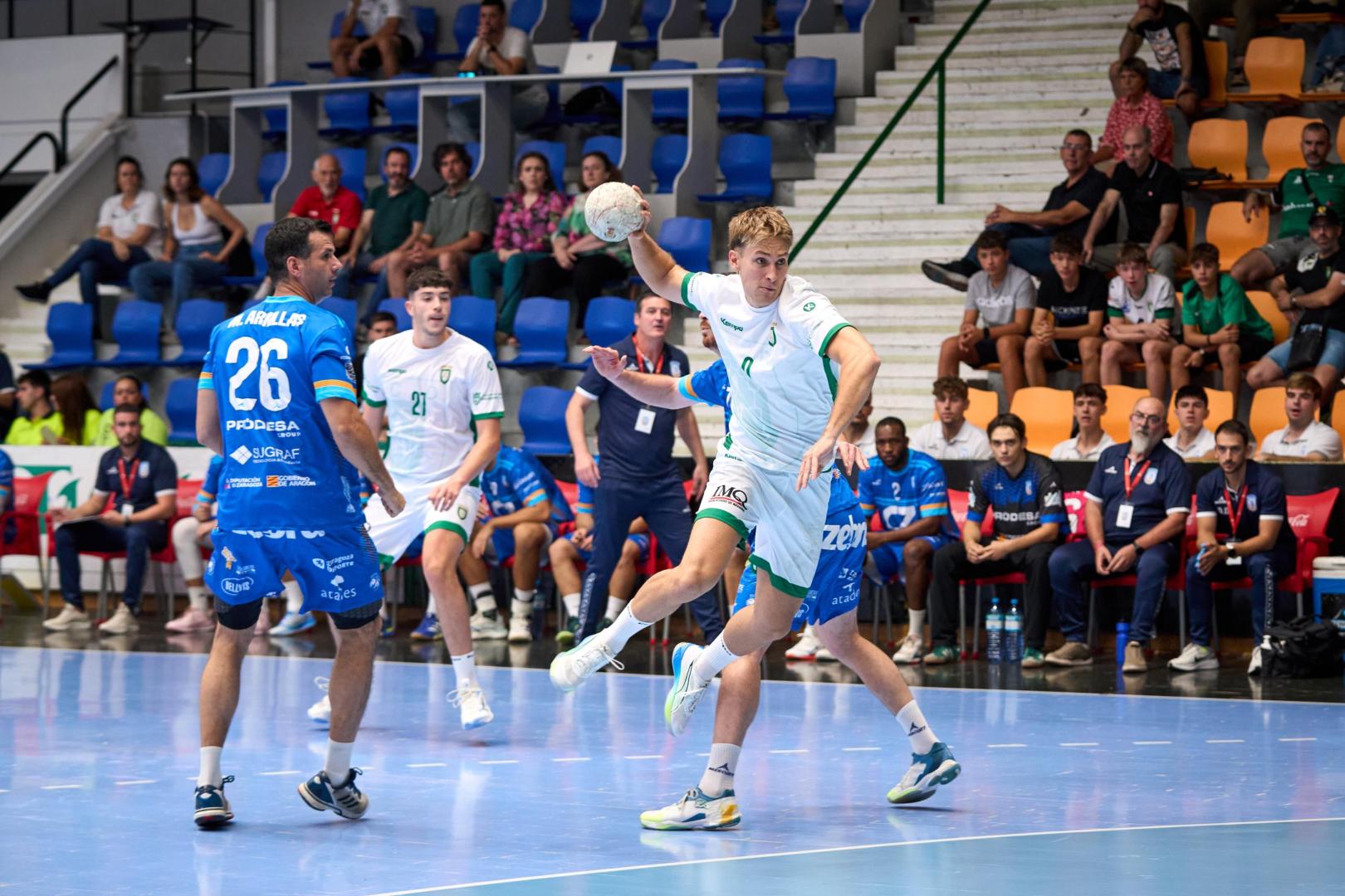 Iker Elola, primera línea llegado este verano desde Tolosa, ha debutado con Anaitasuna dejando buenas sensaciones