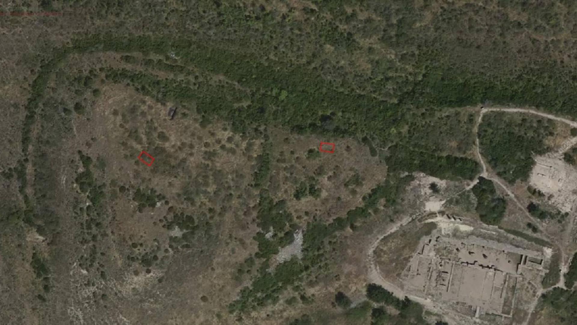 Mapa de Santa Criz con los dos sondeos realizados, marcados en rojo. En la parte oriental, la zona donde se levanta el foro romano