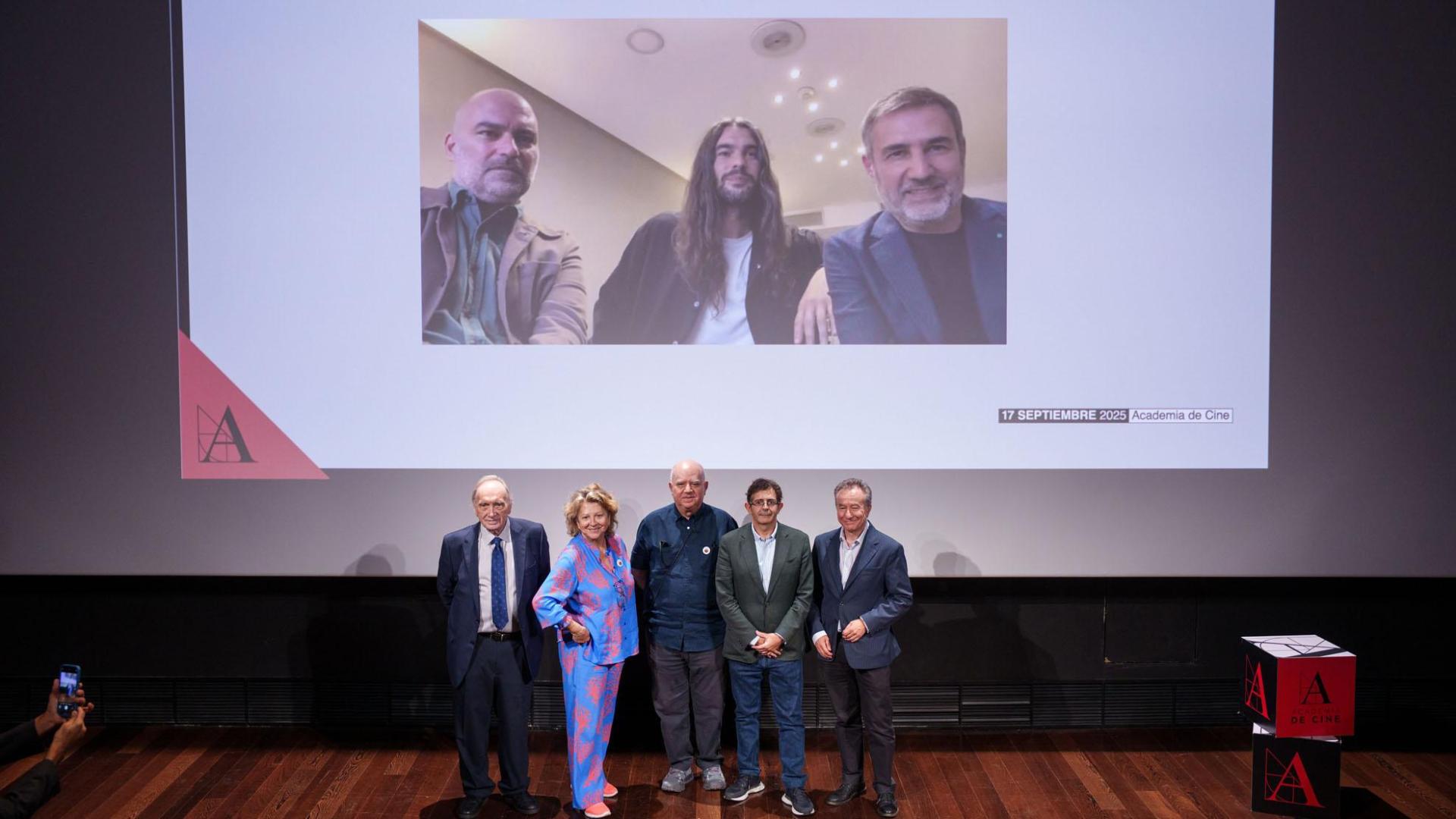 Los productores Esther García y Agustín Almodóvar, el presidente de la Academia de Cine, Fernando Méndez-Leite, el director del ICAA, Ignacio Camos, y el presidente de Relaciones Institucionales de Movistar+, Sergio Sánchez, durante el anuncio de la película seleccionada para representar a España en los Oscar, en la Academia de Cine