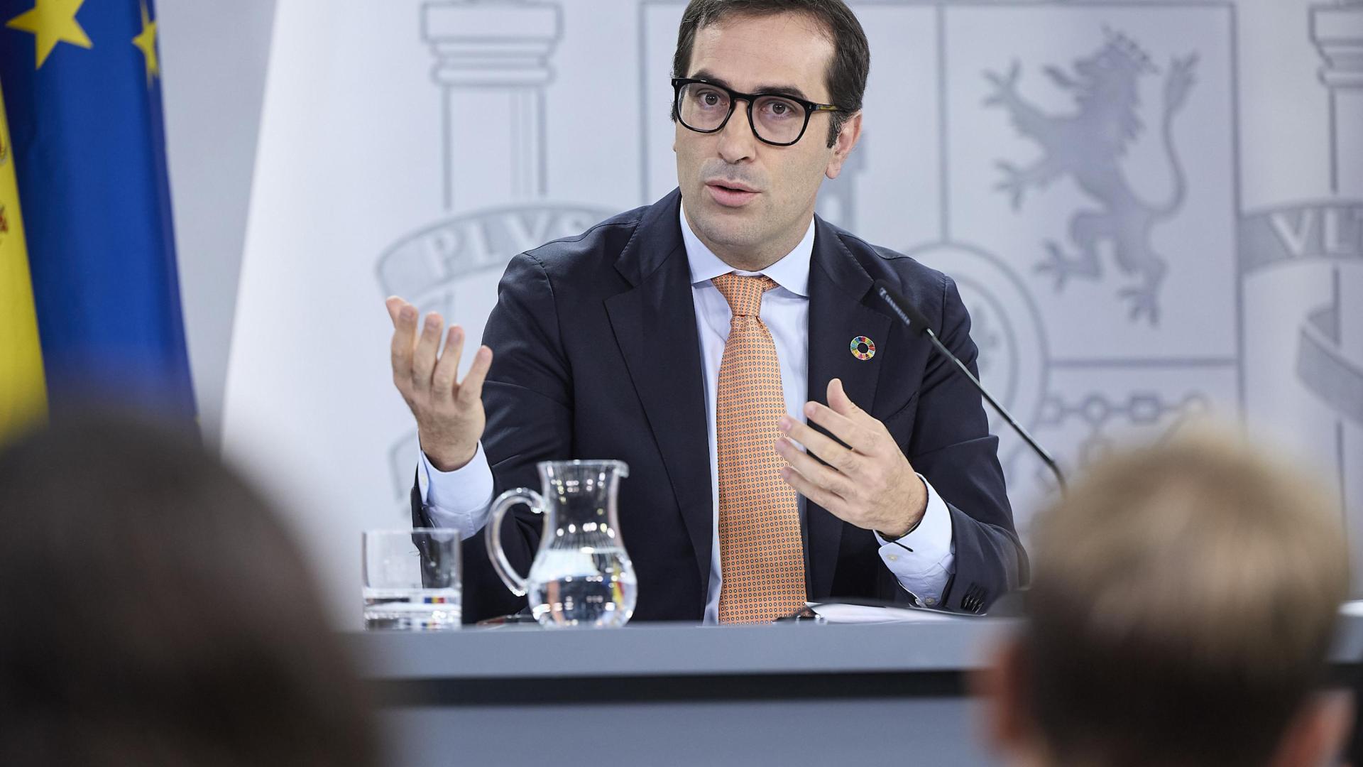 El ministro de Economía, Comercio y Empresa, Carlos Cuerpo, interviene durante una rueda de prensa tras el Consejo de Ministros