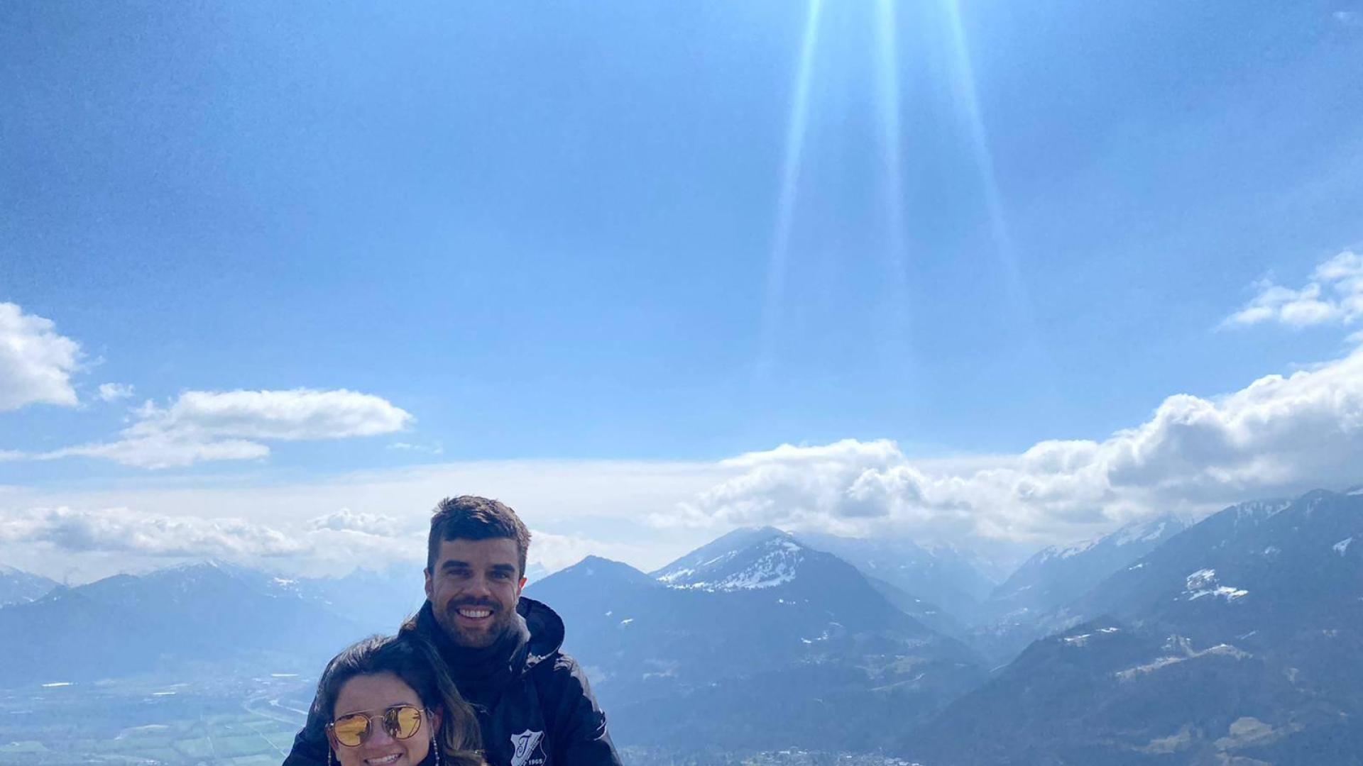 La pareja, en las regiones montañosas de Liechtenstein y Suiza