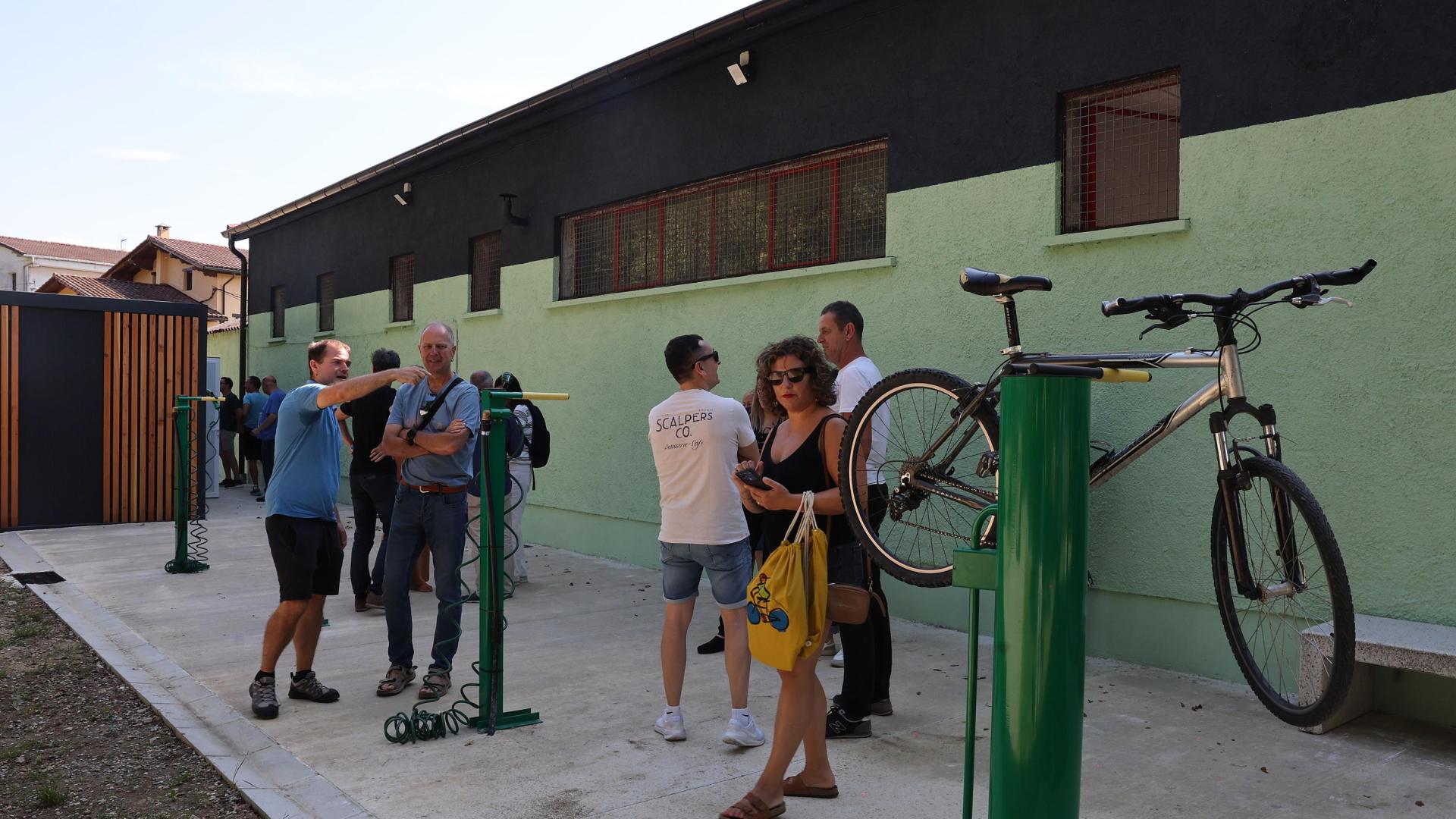 Imagen de la inauguración del Centro de Asistencia a Ciclistas de Lekunberri.