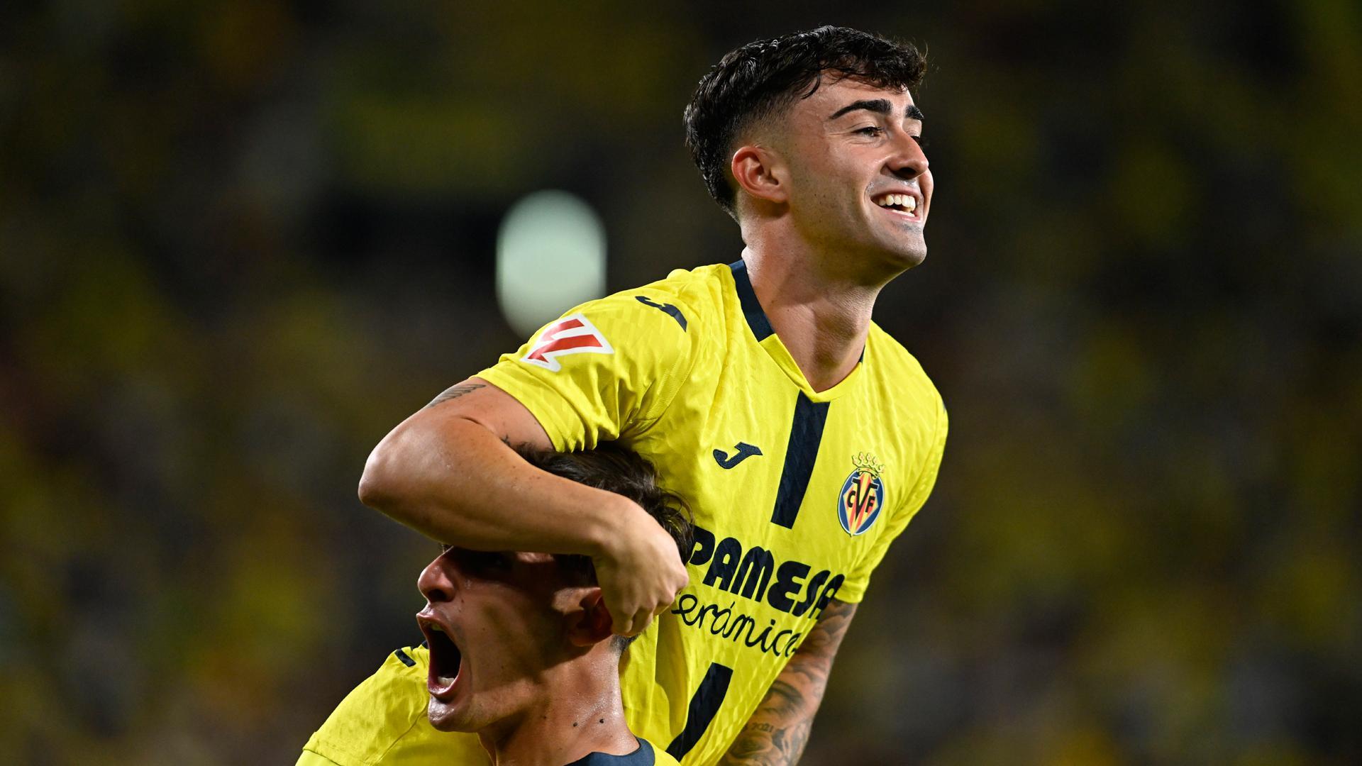 El delantero del Villarreal, Alberto Moleiro, tras conseguir el primer gol