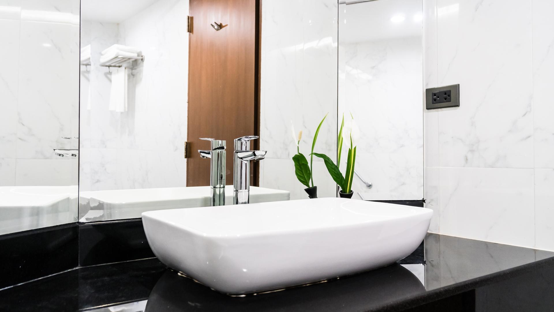 El lavabo es una de las zonas donde se puede acumular la cal