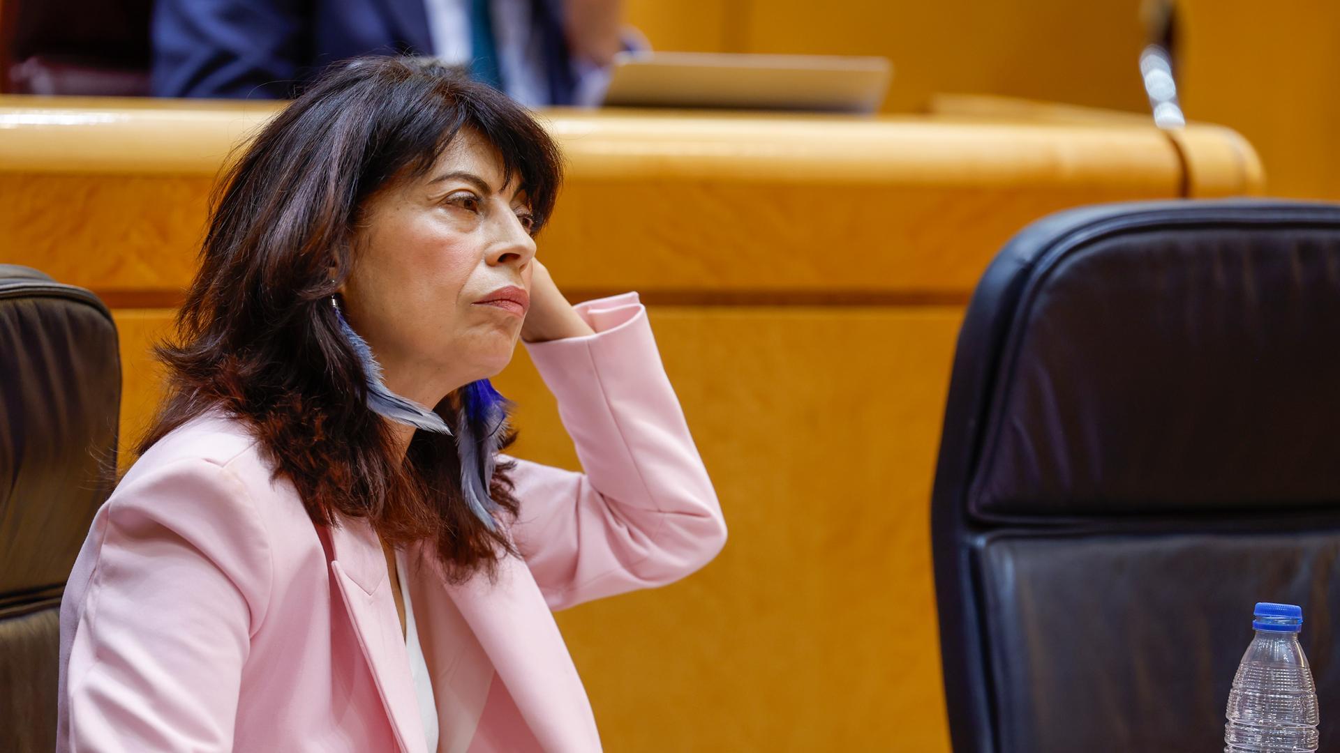 La ministra de Igualdad, Ana Redondo, interviene durante el pleno del Senado
