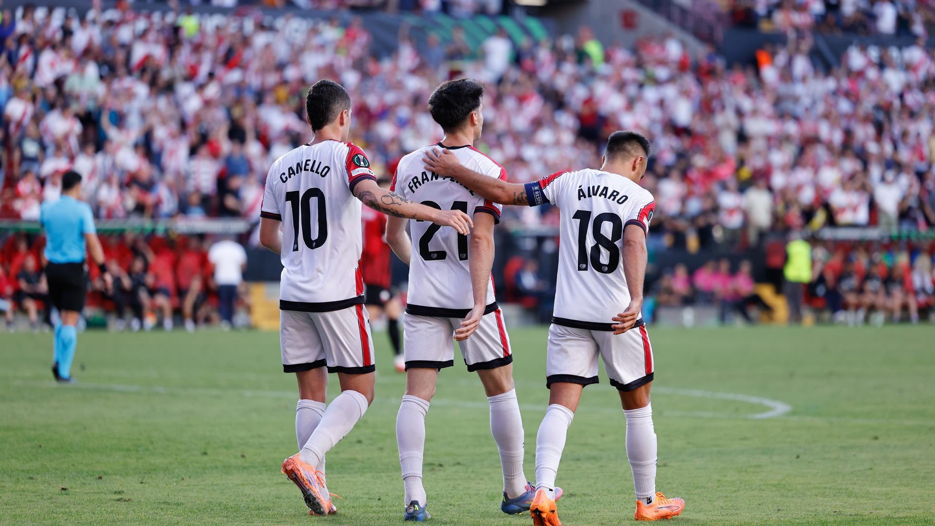 Los futbolistas del Rayo celebran uno de los goles contra el KF Shkendija