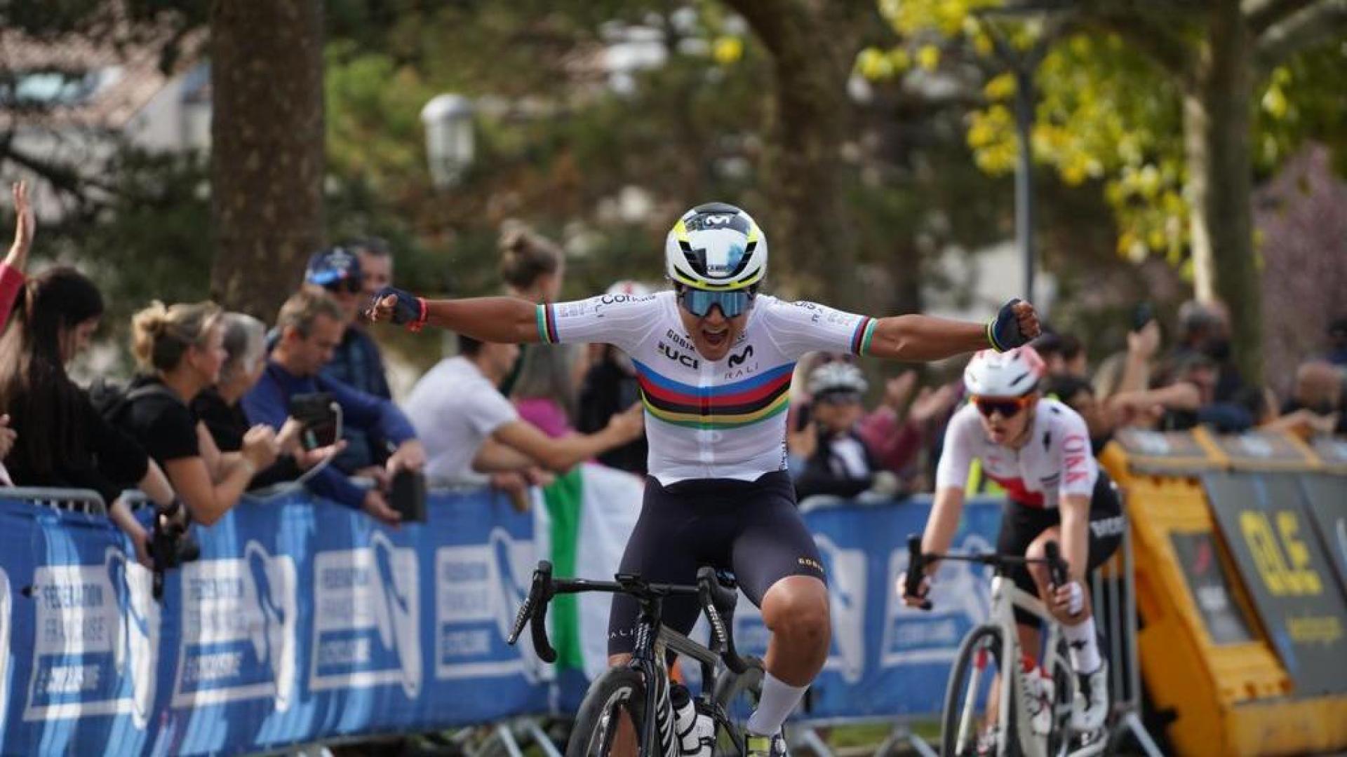 Paula Ostiz celebra su victoria en el Europeo.