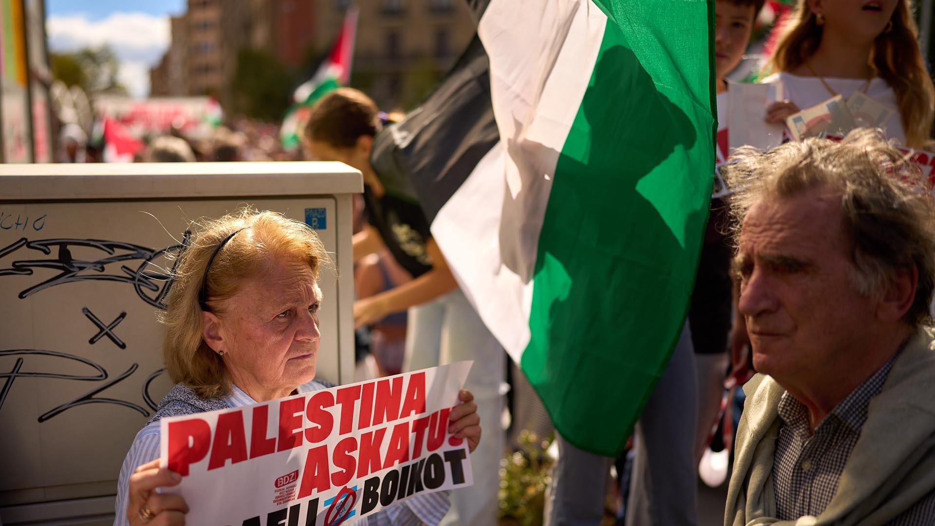 Fotos de la manifestación para solidarizarse con el pueblo palestino en Pamplona.