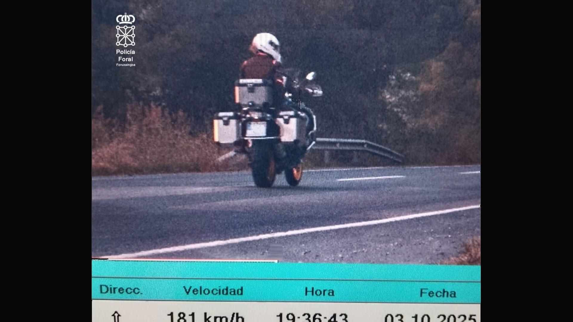 Motorista en el momento de ser captado por el radar