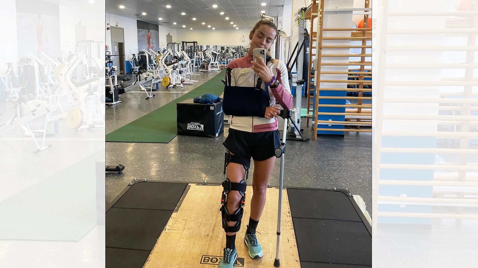 Ana Alonso en una imagen colgada en sus redes sociales comenzando la rehabilitación tras el atropello /