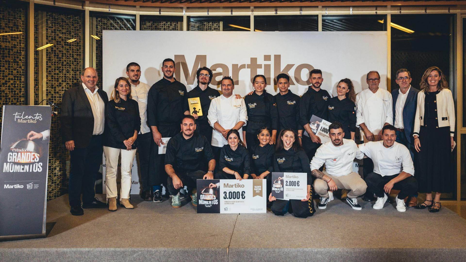 Los finalistas, sus ayudantes y el jurado, tras la entrega de premios