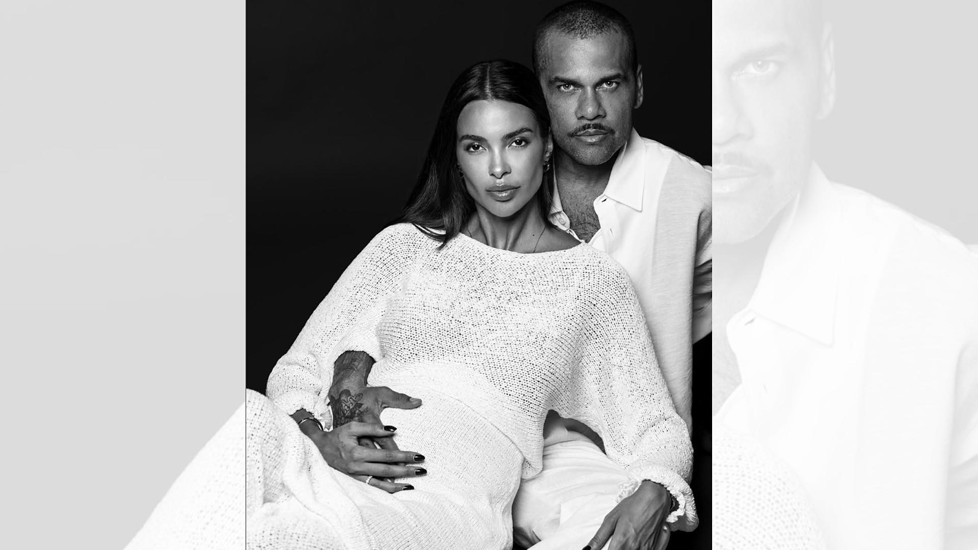 Imagen de Dani Alves y Joanna Sanz, embarazada, subida por la modelo a sus redes el pasado mes de agosto /