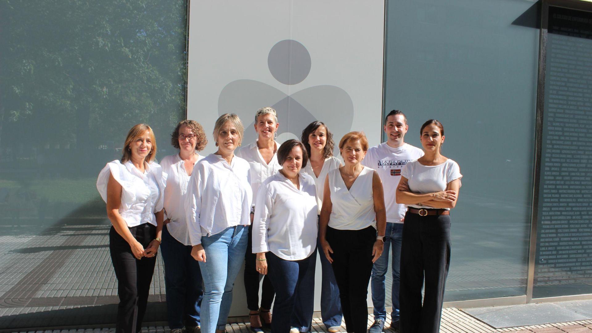 La nueva junta. De izquierda a derecha, Blanca Sánchez, Laura Remírez, Ana Ariztegui, Rosa Aguerre, Pilar Sola, Ana Izco, Ana Mariñelarena, Alberto Margallo y Elena Martín