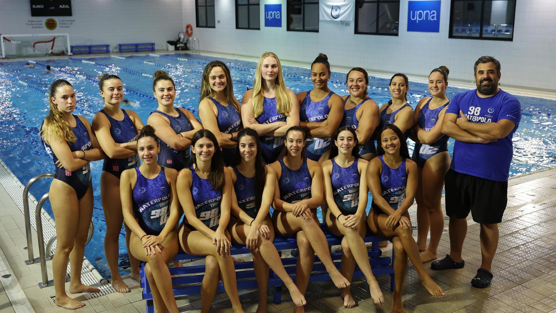 Arriba: Maite Aramendia, Natalia Martínez, Naroa Oto, Naia Durán, Lucía Doak, Isabela Mendes, Ana Julia Ramírez, Marina Casado, Verónica Garay e Imanol Maiza -técnico-. Abajo: Naiara Berenguer, Leyre Cuervo, Ainara ilundáin, Andrea Sariñena, Sara Pascual y Leticia Lorieto. Faltan: Ane Cuervo, Miren Urizar y Skyler Jones.