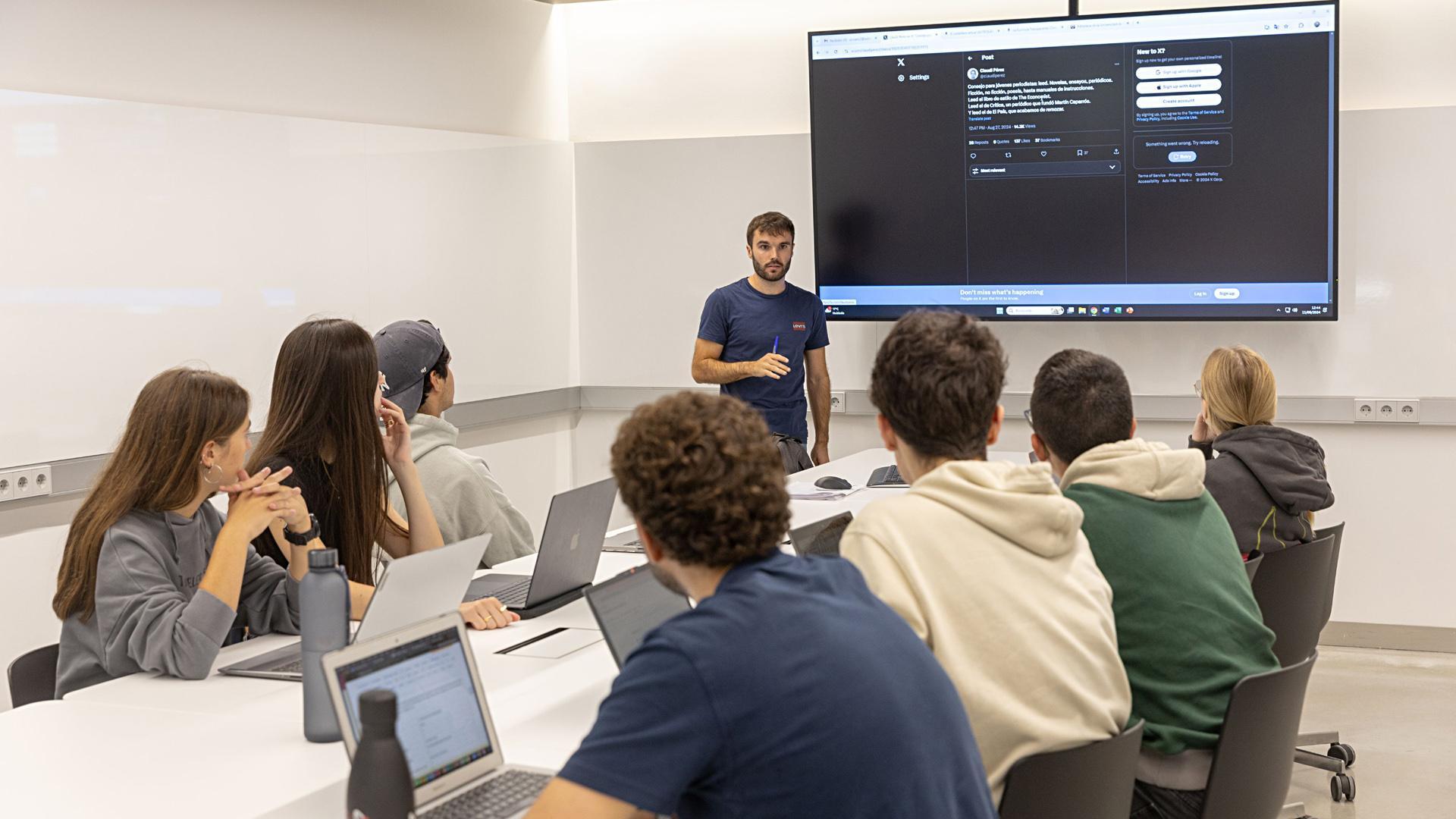 La oferta académica de la Facultad de Comunicación contará con cuatro itinerarios transversales que podrán combinarse con cualquiera de los grados.