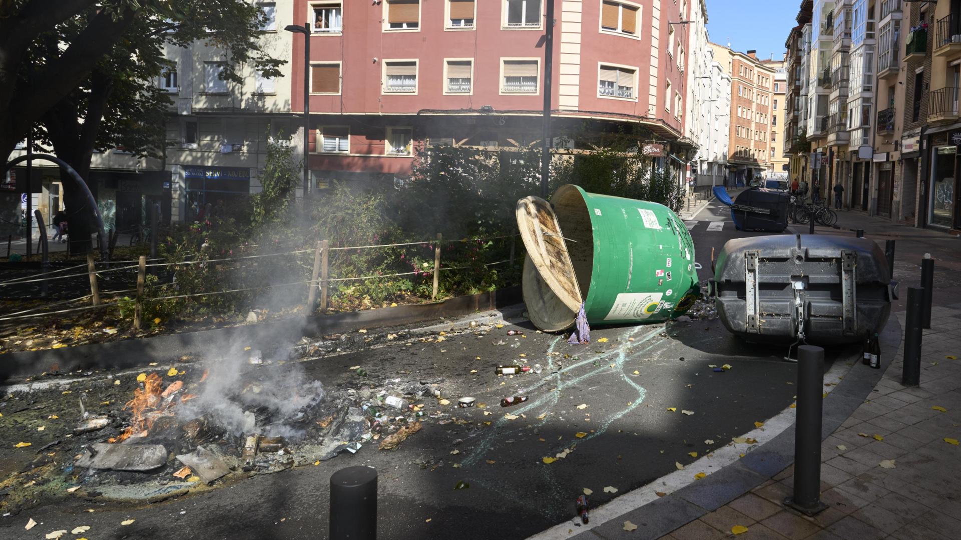 Daños causados por los encapuchados en el centro de Vitoria