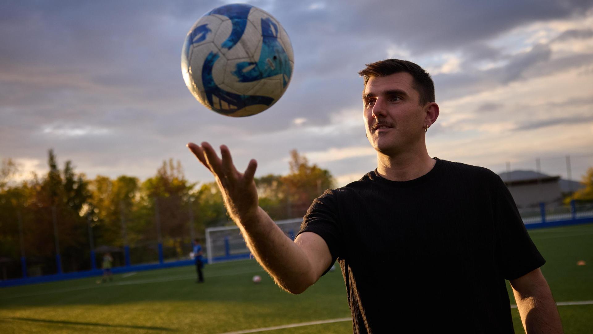 Aitor Navarro, portero del Valle de Egüés, actuó ante el Cortes como futbolista de campo