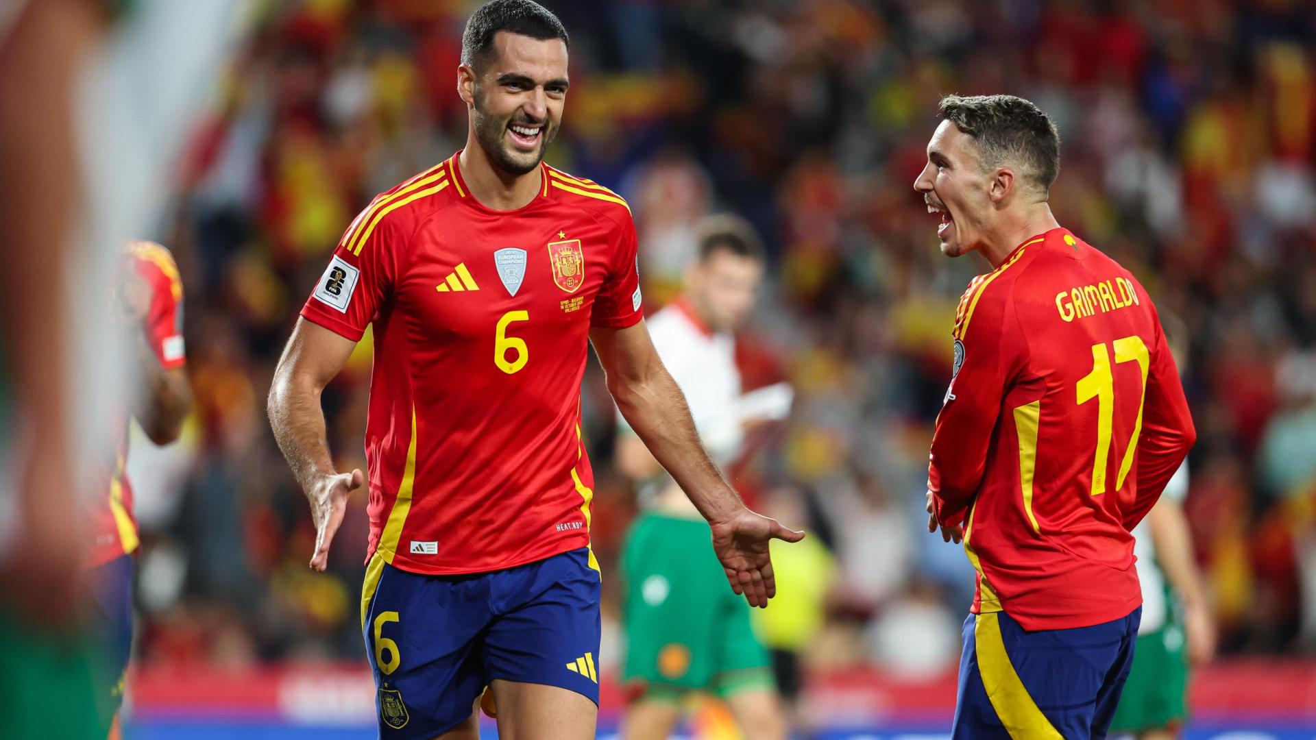 Mikel Merino celebra uno de los goles a Bulgaria