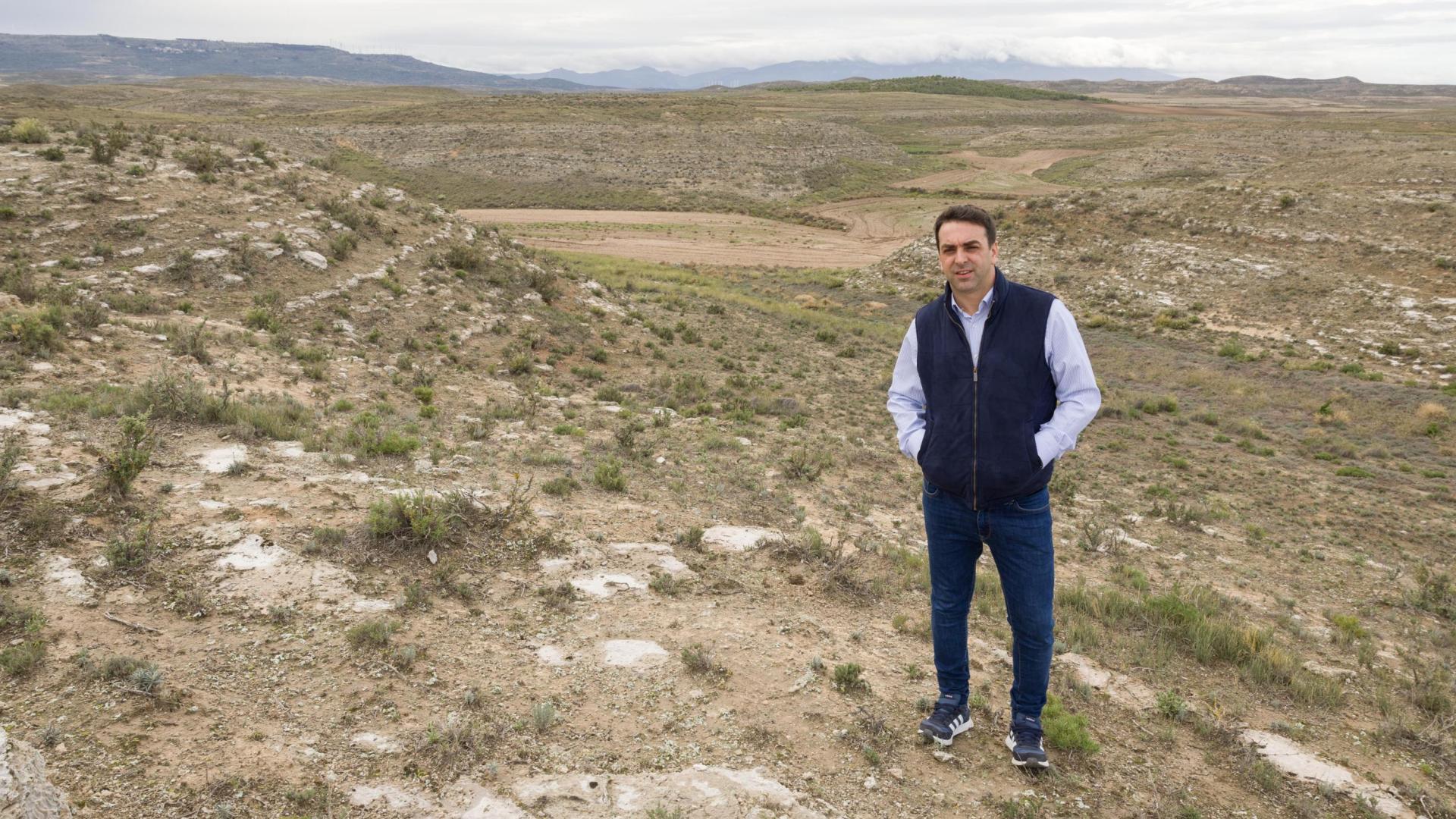 El alcalde de Ablitas, Carlos Bonel, en la zona ZEC de la villa ribera