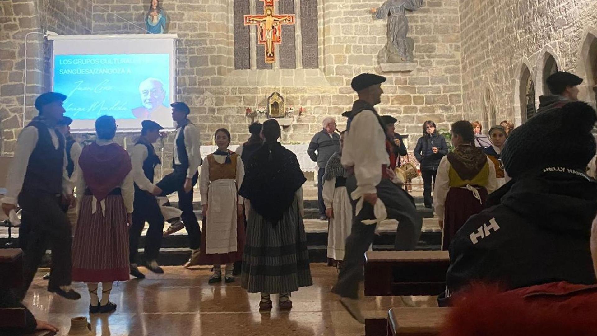 Dantzaris y txistularis, en el concierto de Sangüesa donde se honró a Juan Cruz Labeaga