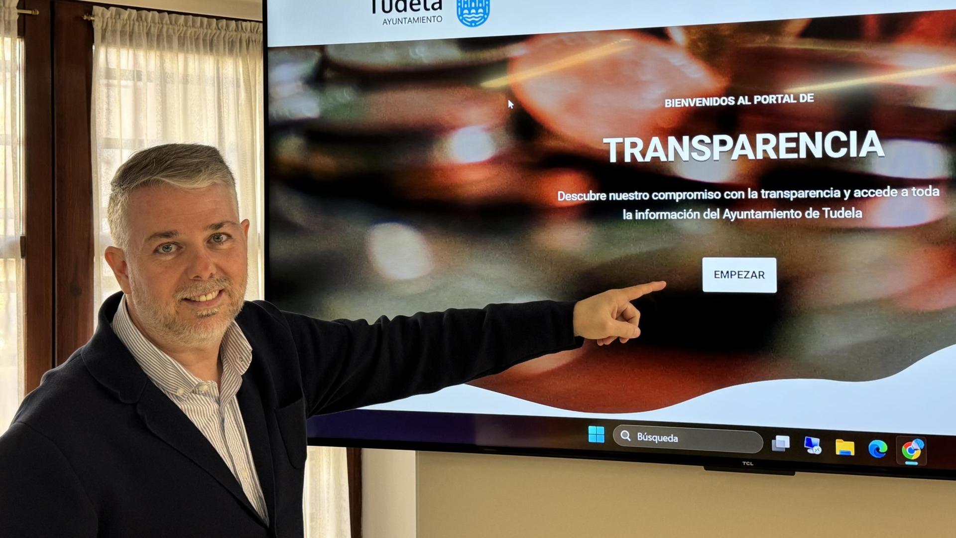 El concejal Fernando Ferrer, durante la presentación del nuevo Portal de Transparencia del Ayuntamiento de Tudela