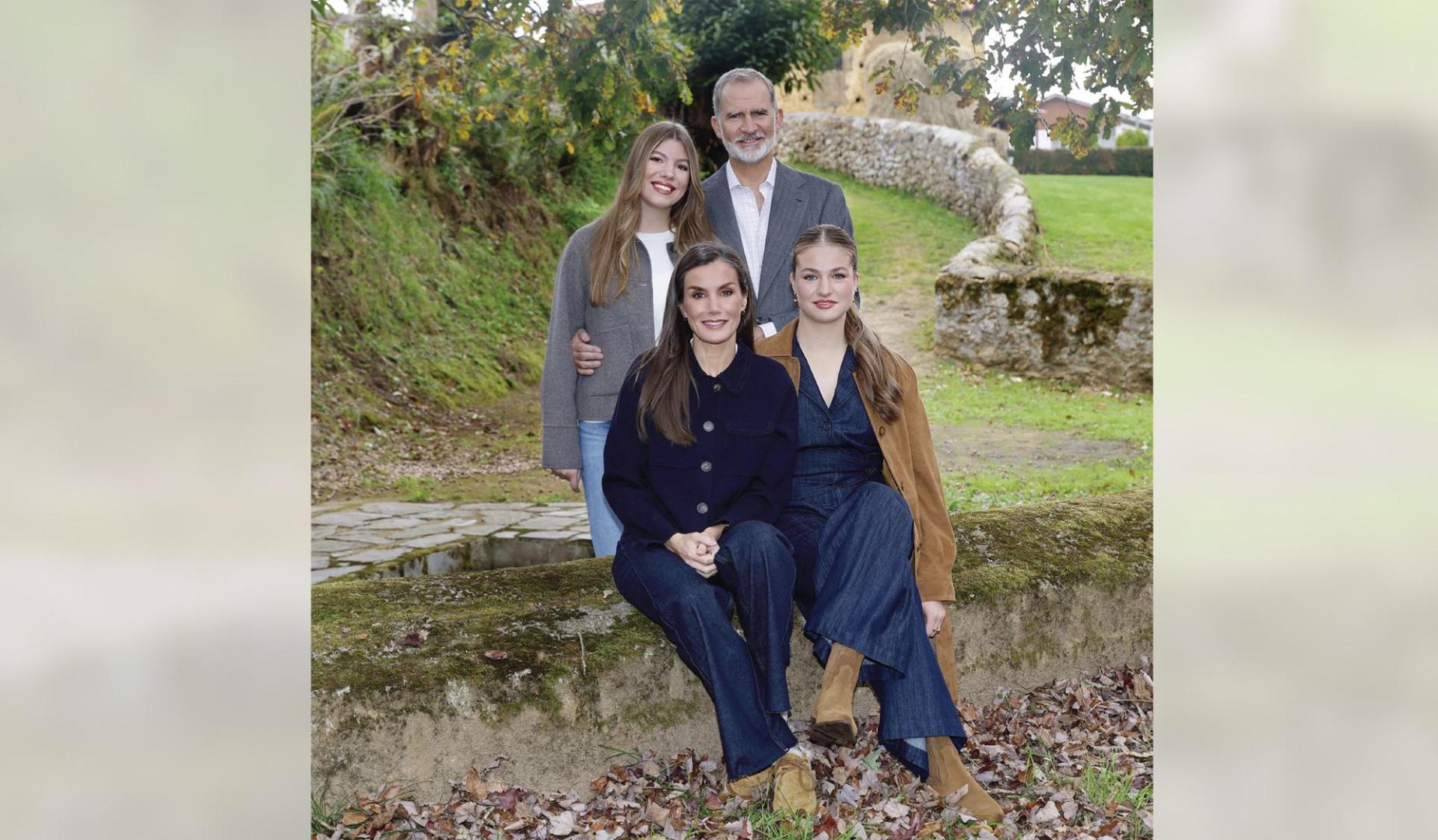 Fotografía de la postal elegida por el Rey Felipe VI, la Reina Letizia, la Princesa Leonor y la Infanta Sofía para felicitar la Navidad