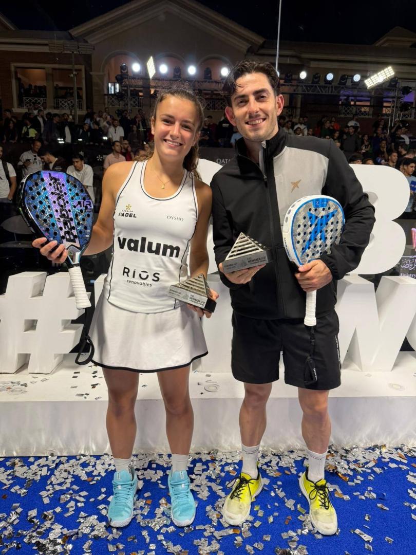 Los navarros Martina Calvo y Jon Sanz posan después de sus respectivas finales en EgiptoJonSanz