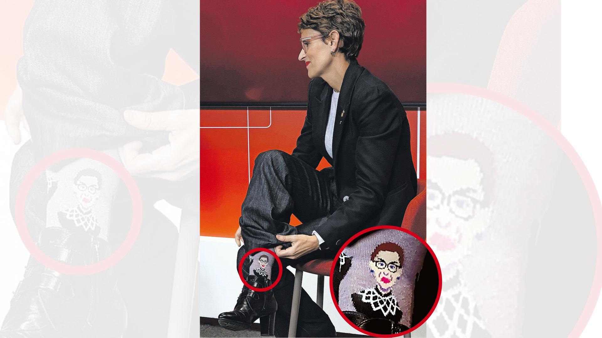 La presidenta Chivite se sube los calcetines ilustrados con la cara de Ruth Bader Ginsburg, jueza de la Corte Suprema de Estados Unidos