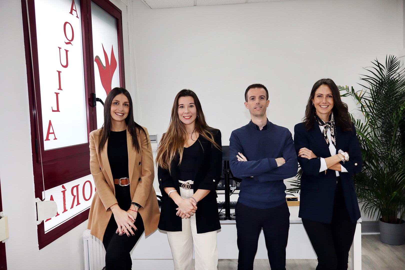 El equipo de economistas y abogados de Áquila en la oficina de Barañáin