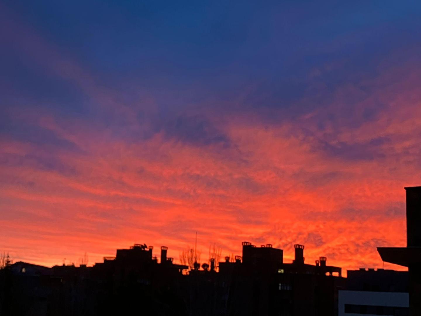 Amanecer en una gélida mañana. II Ensanche, Pamplona.