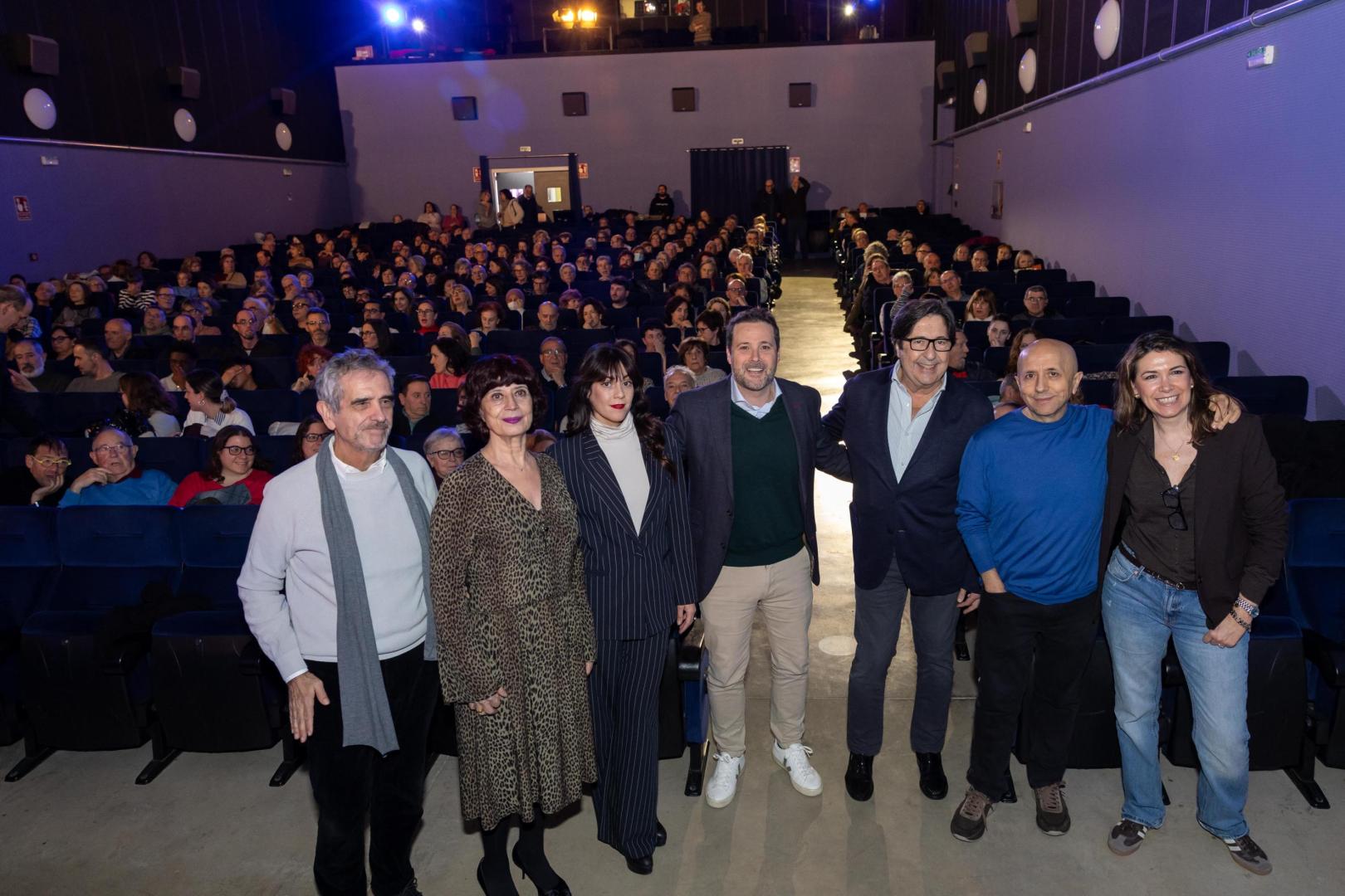De izquierda a derecha: Joaquín Oristrell, Yolanda García Serrano, Eva Ugarte, Alejandro Toquero (alcalde de Tudela), Manuel Gómez Pereira, Luis Alegre (director de la Muestra de Cine Español de Tudela), y Reyes Carmona (concejala de Cultura)