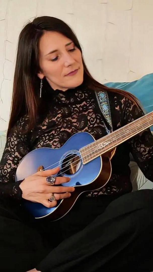 La cantautora Maite Mené firmará discos en Geltoki.