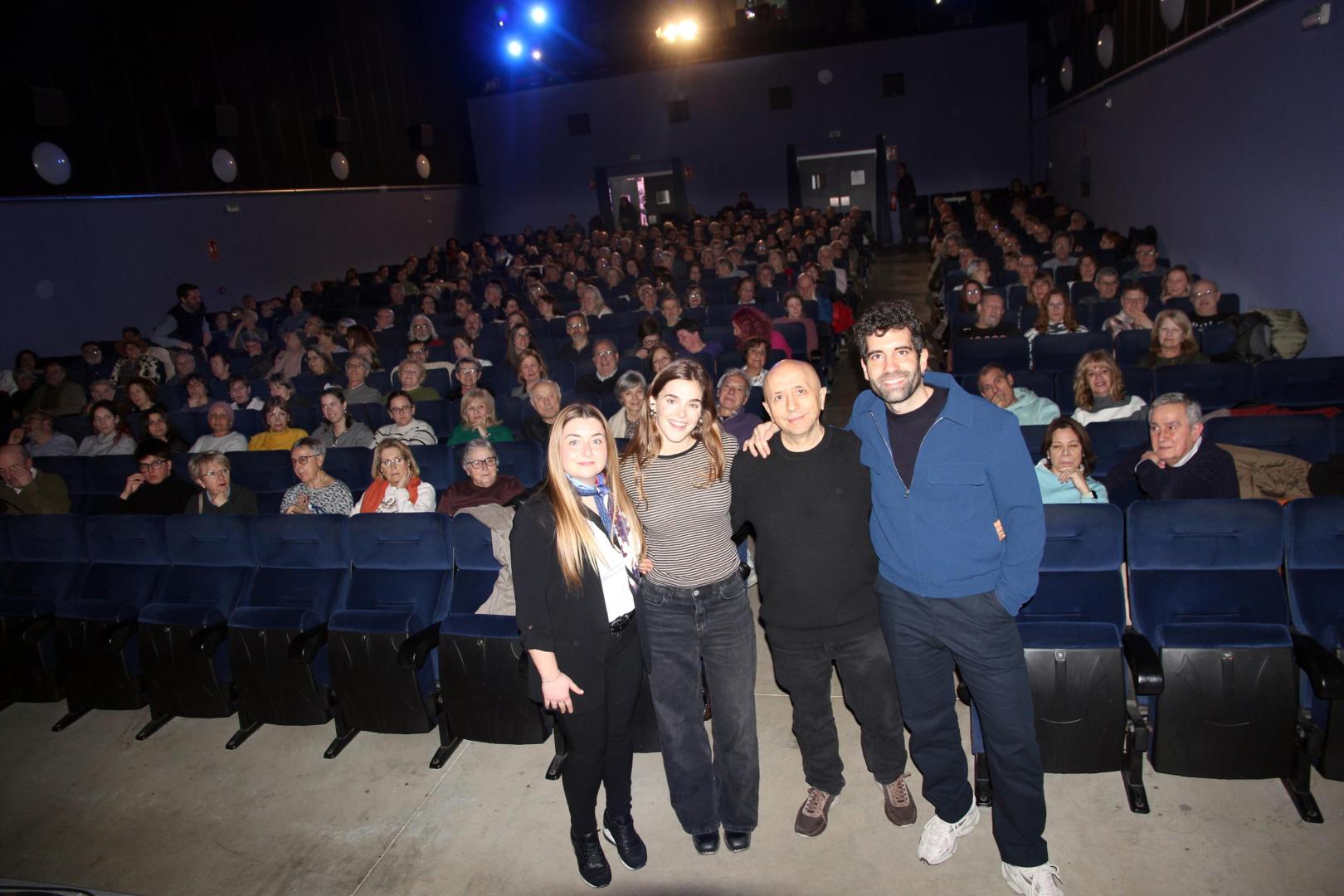 De izda. a dcha.: la concejala Laura Casanova, Judith Fernández, Luis Alegre, y Tamar Novas