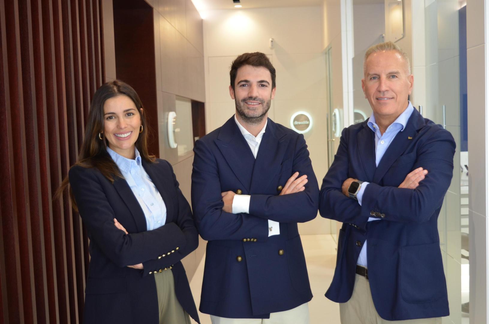De izquierda a derecha, Dra. López, Dr. Lera y Dr. Bustillo de Clínica Bustillo & López