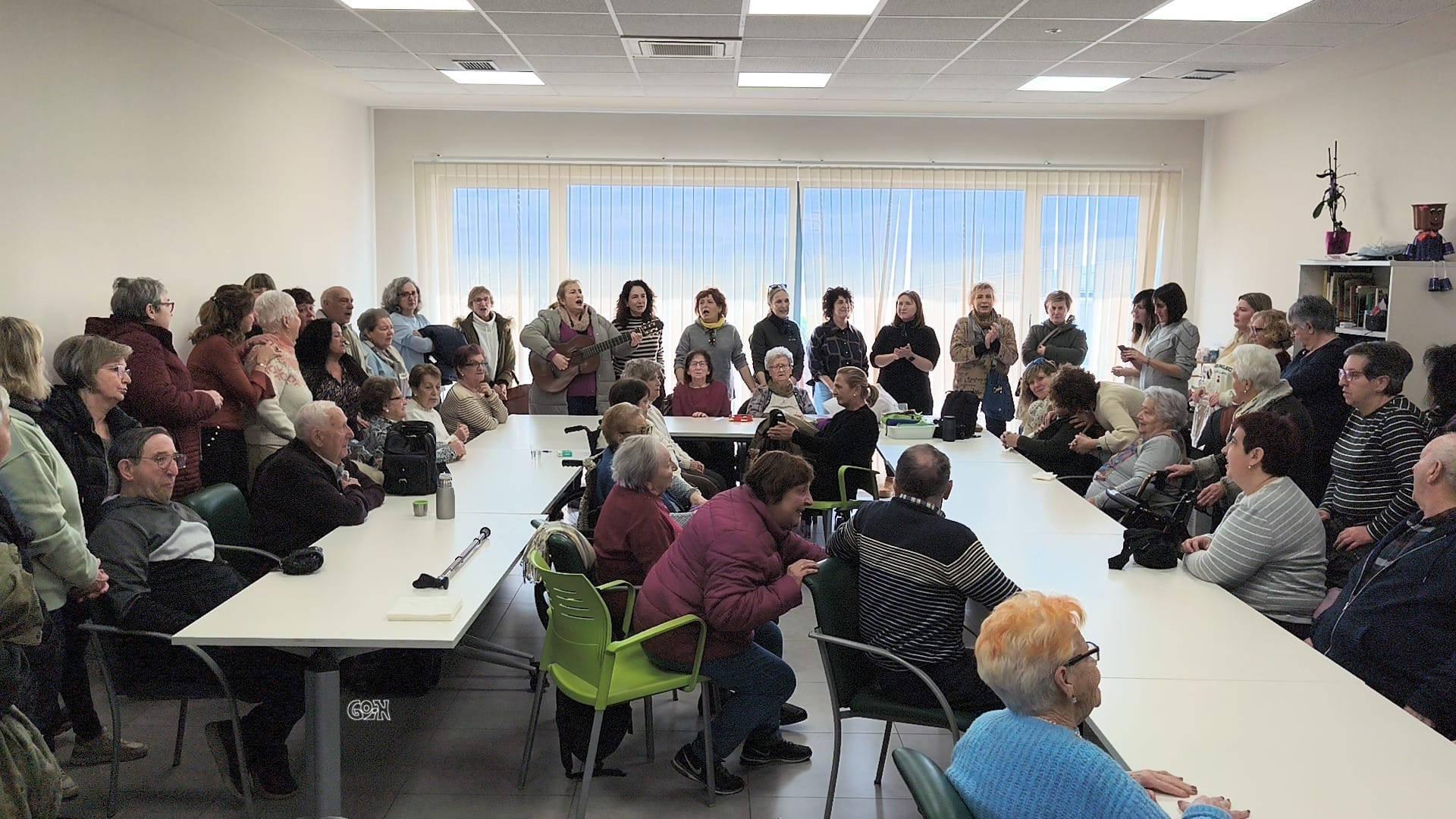 Instante de la despedida tributada este martes a las trabajadoras del Aula de Respiro de Murchante