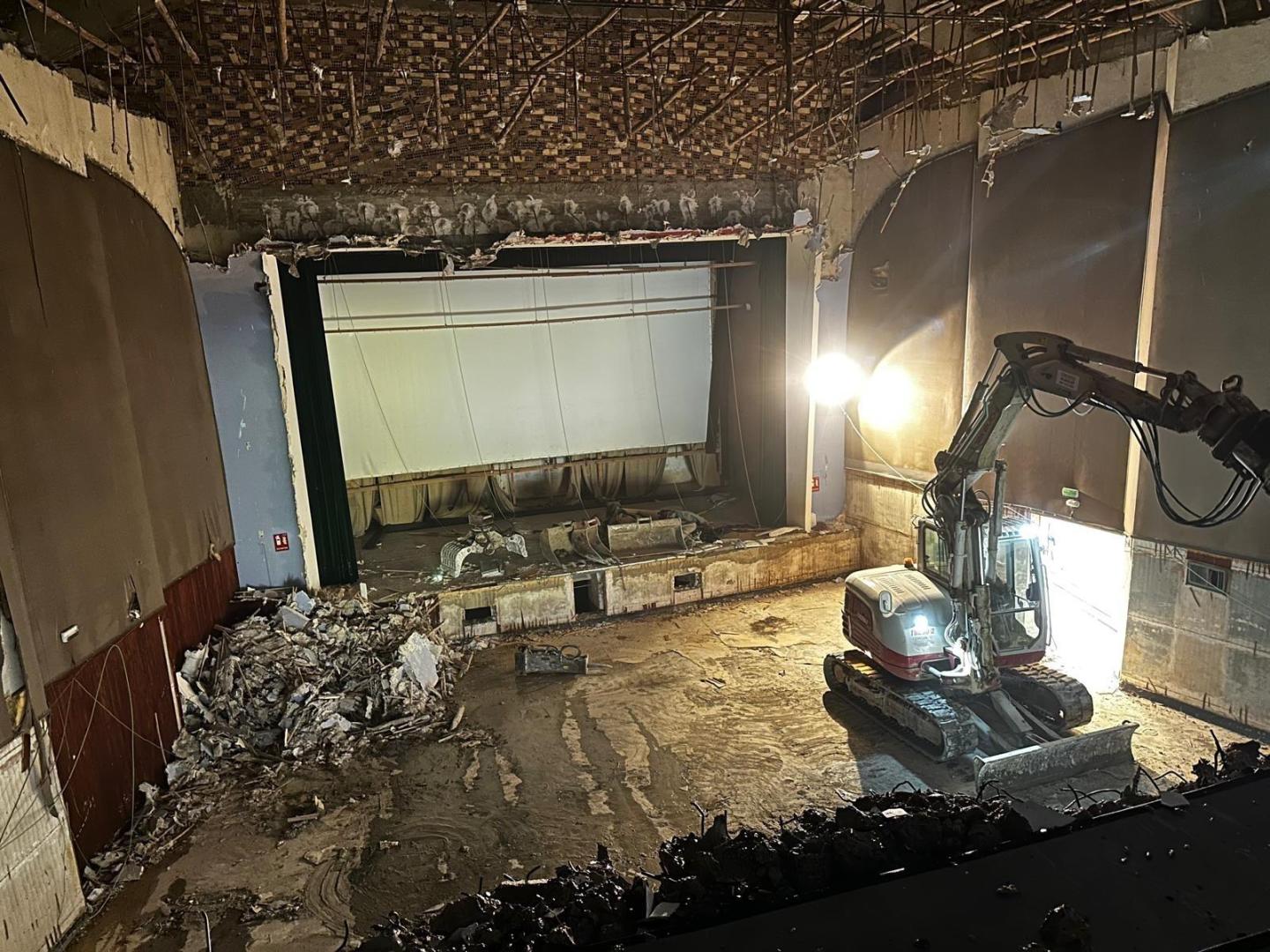 Imagen de los trabajos de reforma integral del antiguo Cine Lux para su conversión en espacio multiusos