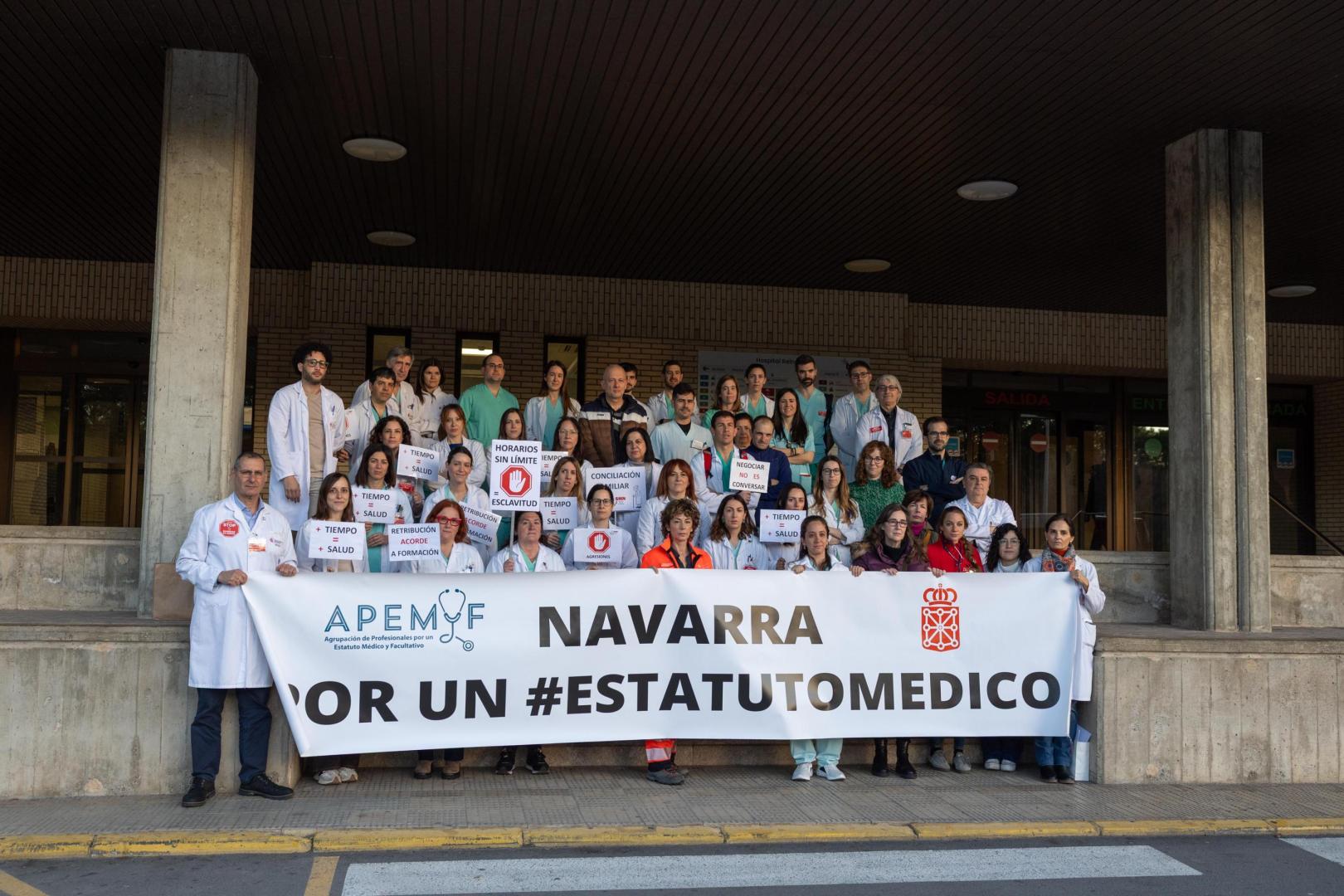 Médicos del hospital de Tudela se han concentrado en demanda de un estatuto marco propio durante la huelga convocada por el Sindicato Médico