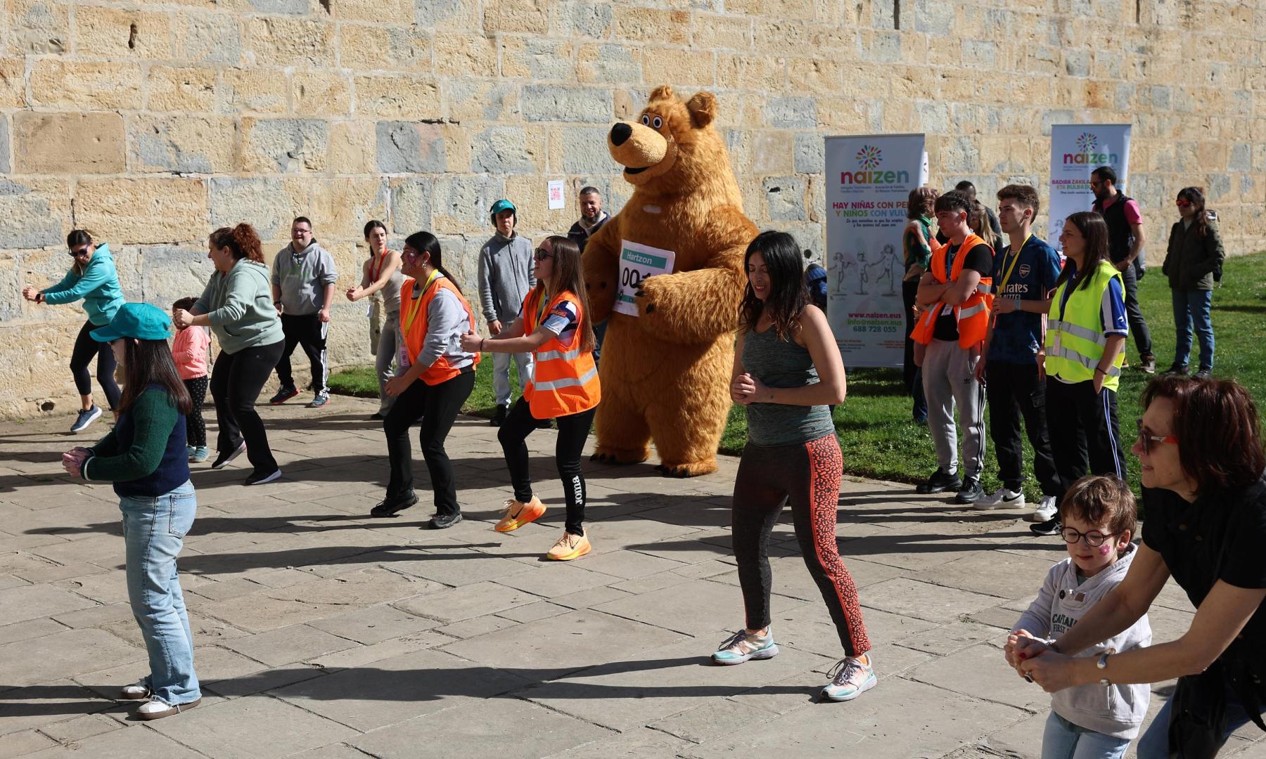 La asociación Hiru Hamabi apadrinó la actividad de zumba