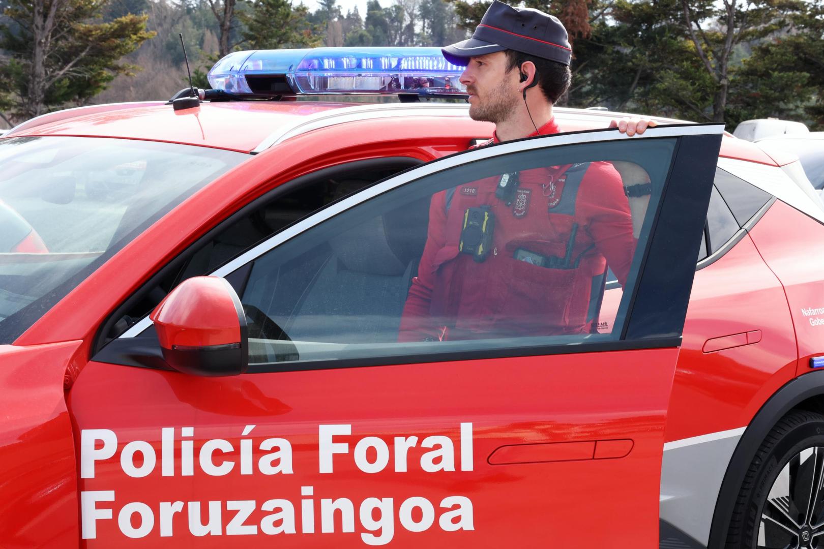 El agente de Policía Foral que realizó un torniquete a la mujer de 59 años herida en Sarriguren