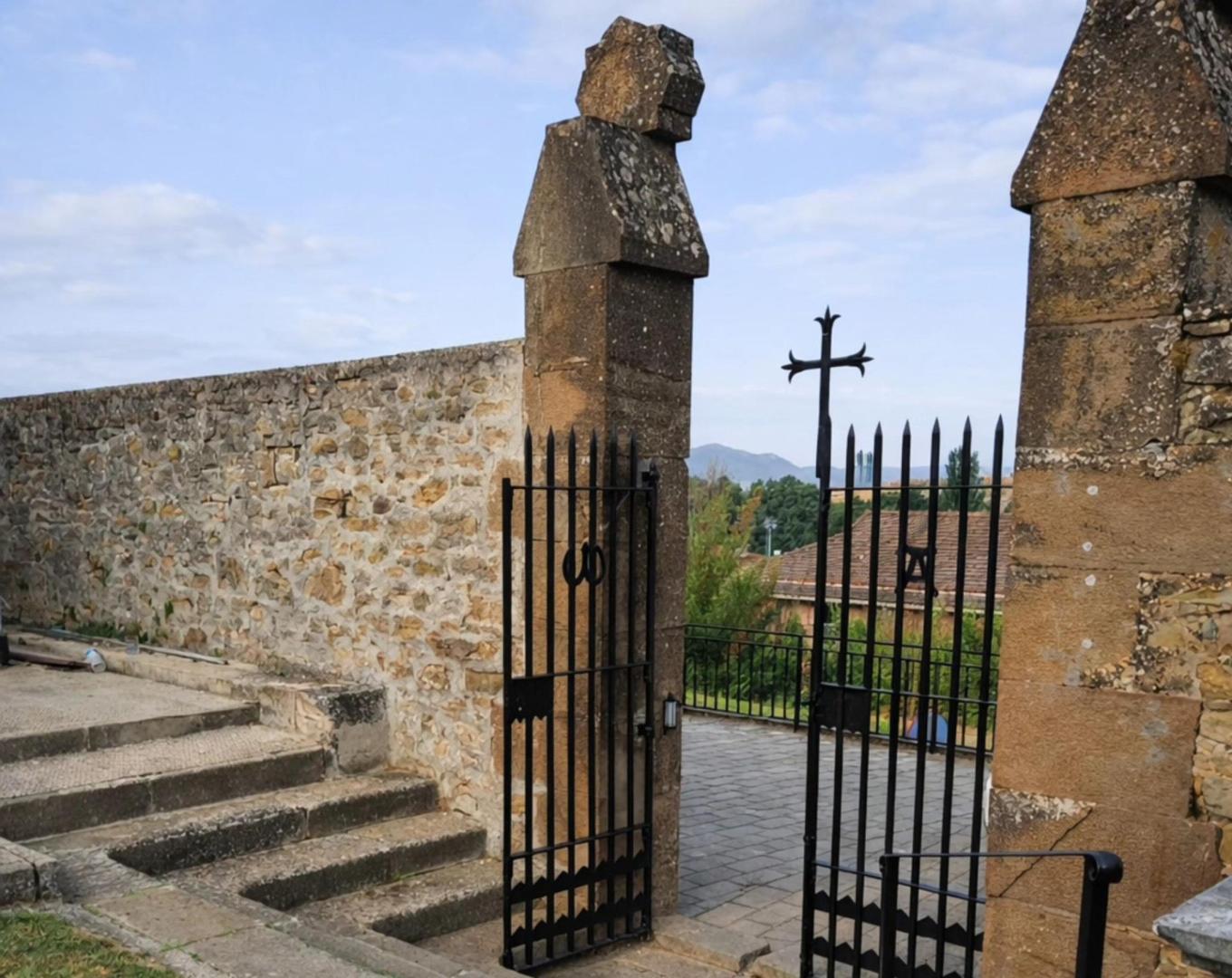 Acceso actual al cementerio de Sangüesa, que será reformado para mejorar su accesibilidad