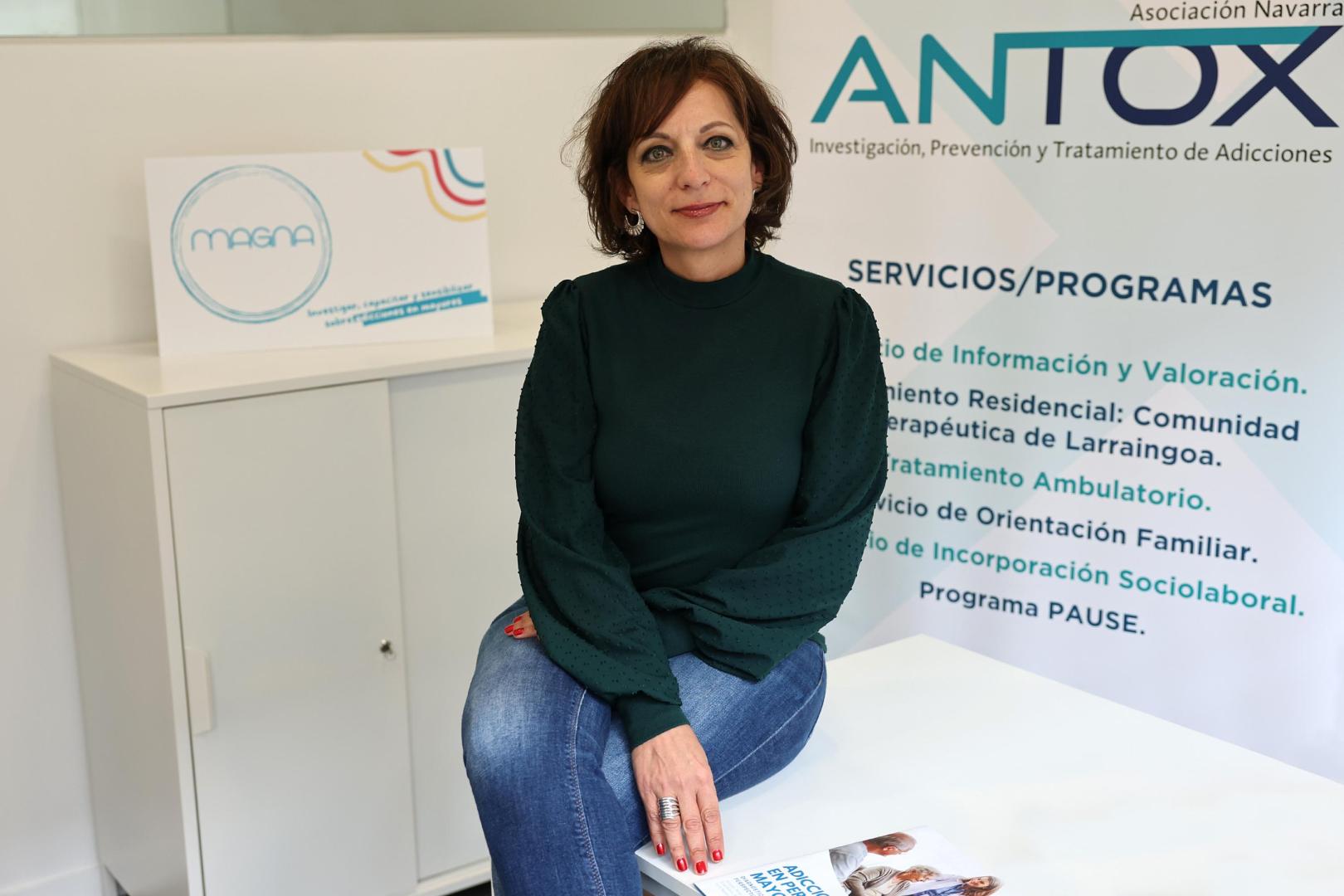 La psicóloga Blanca Martínez Bugarín (Pamplona, 1974), en la sede de Antox (Asociación Navarra para la Investigación, Prevención y Tratamiento de las Adicciones).