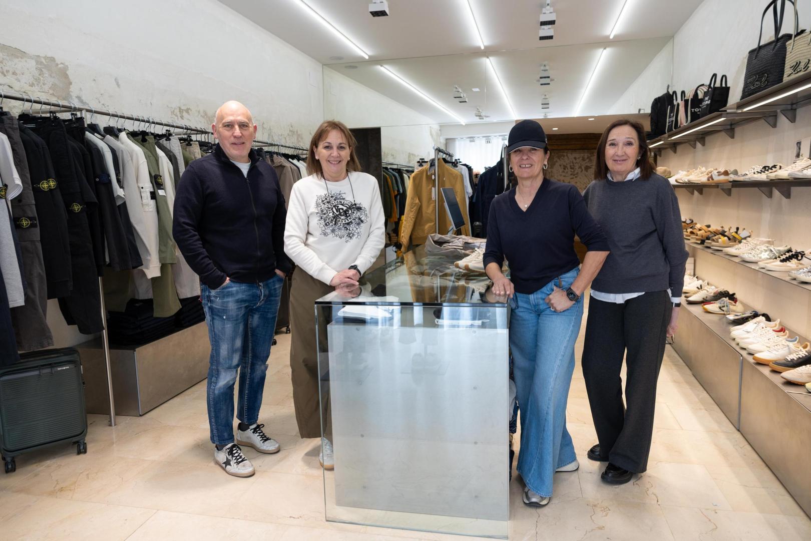 De izquierda a derecha, los hermanos Joseba, Cristina, Marian, y Ana Aquerreta