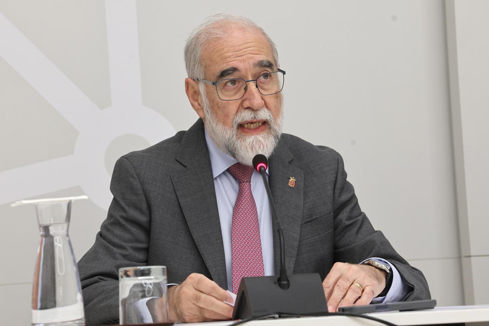 El consejero de Salud Fernando Domínguez