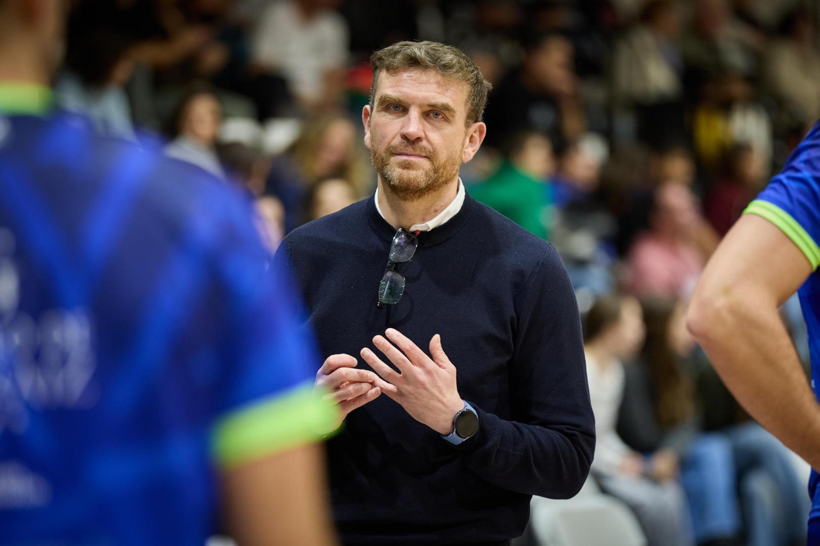 César Rupérez frente al Insolac Caja 87 en Sarriguren