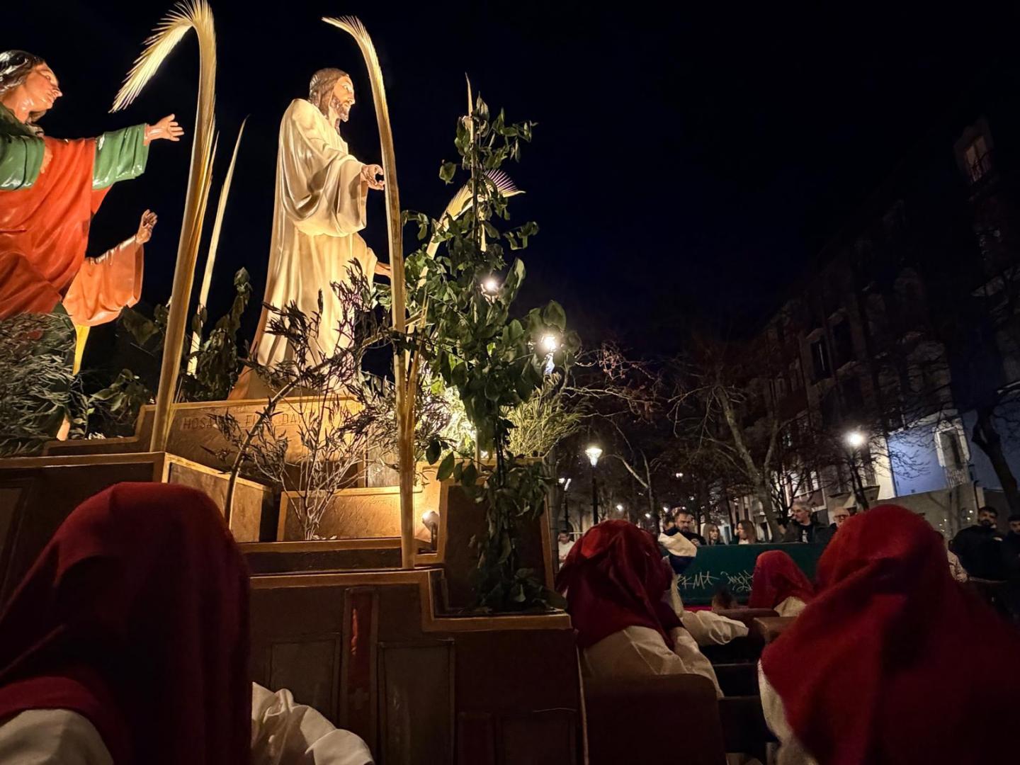 El paso de La Entrada en Jerusalén, por la Bajada de Javier