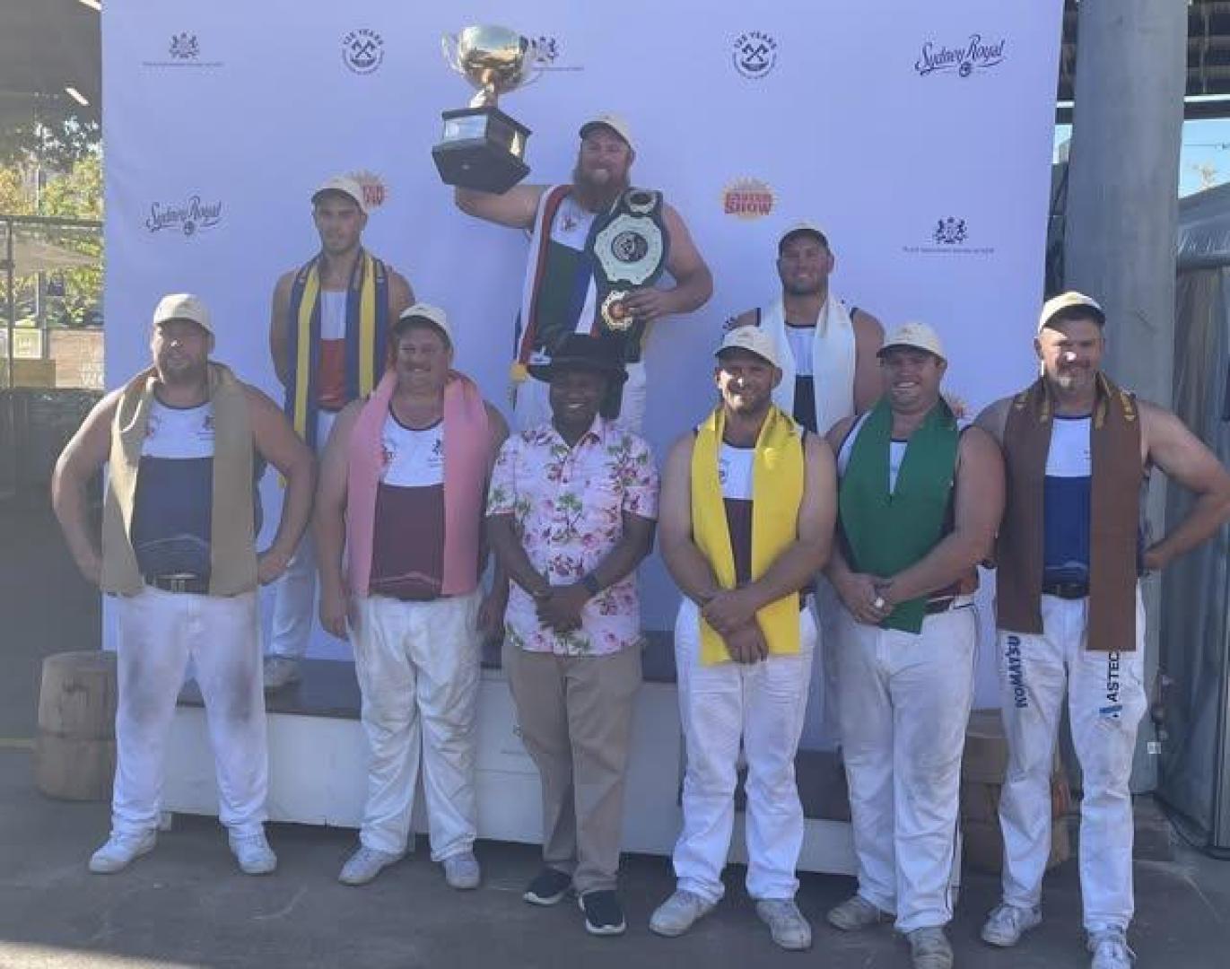 Iker Vicente, la la izquierda con una banda amarilla al cuello, subcampeón del mundo de velocidad, hoy en Australia.