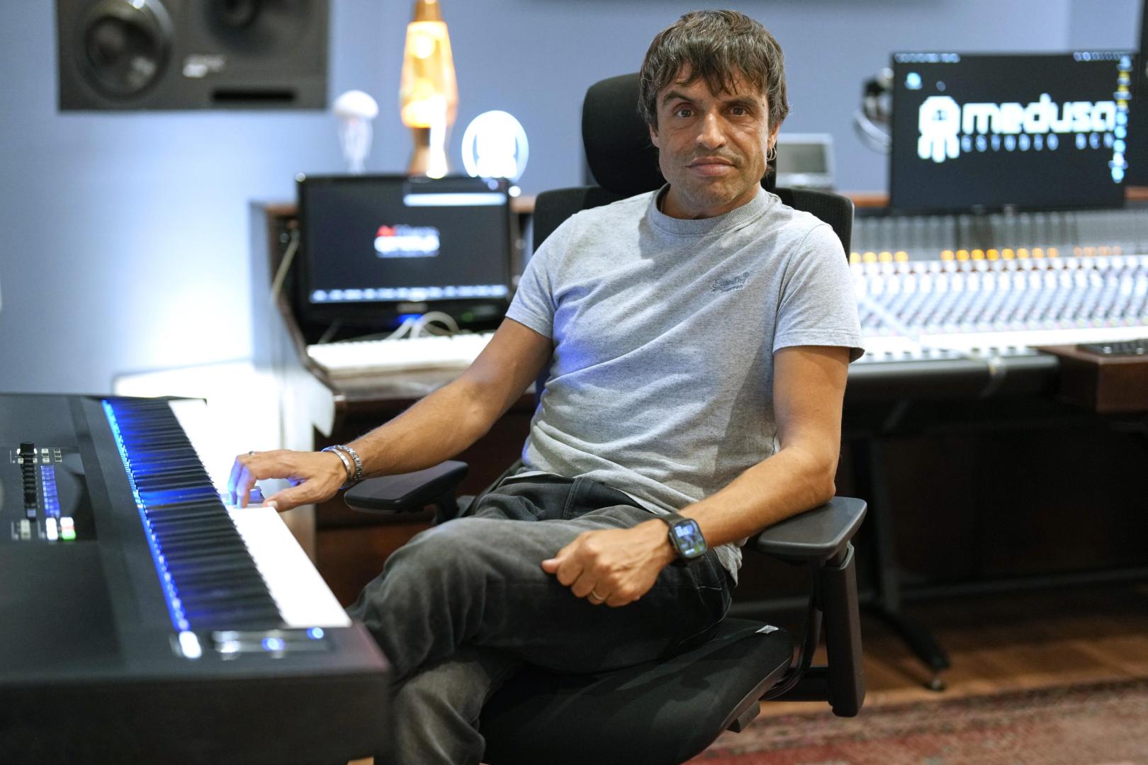 El músico y productor Manu Guix lanza el EP ‘Galàxies’, un monográfico sobre todas las formas del amor cantado en catalán, una decisión artística